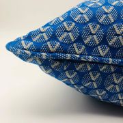 Coussin carré à bords passepoilés