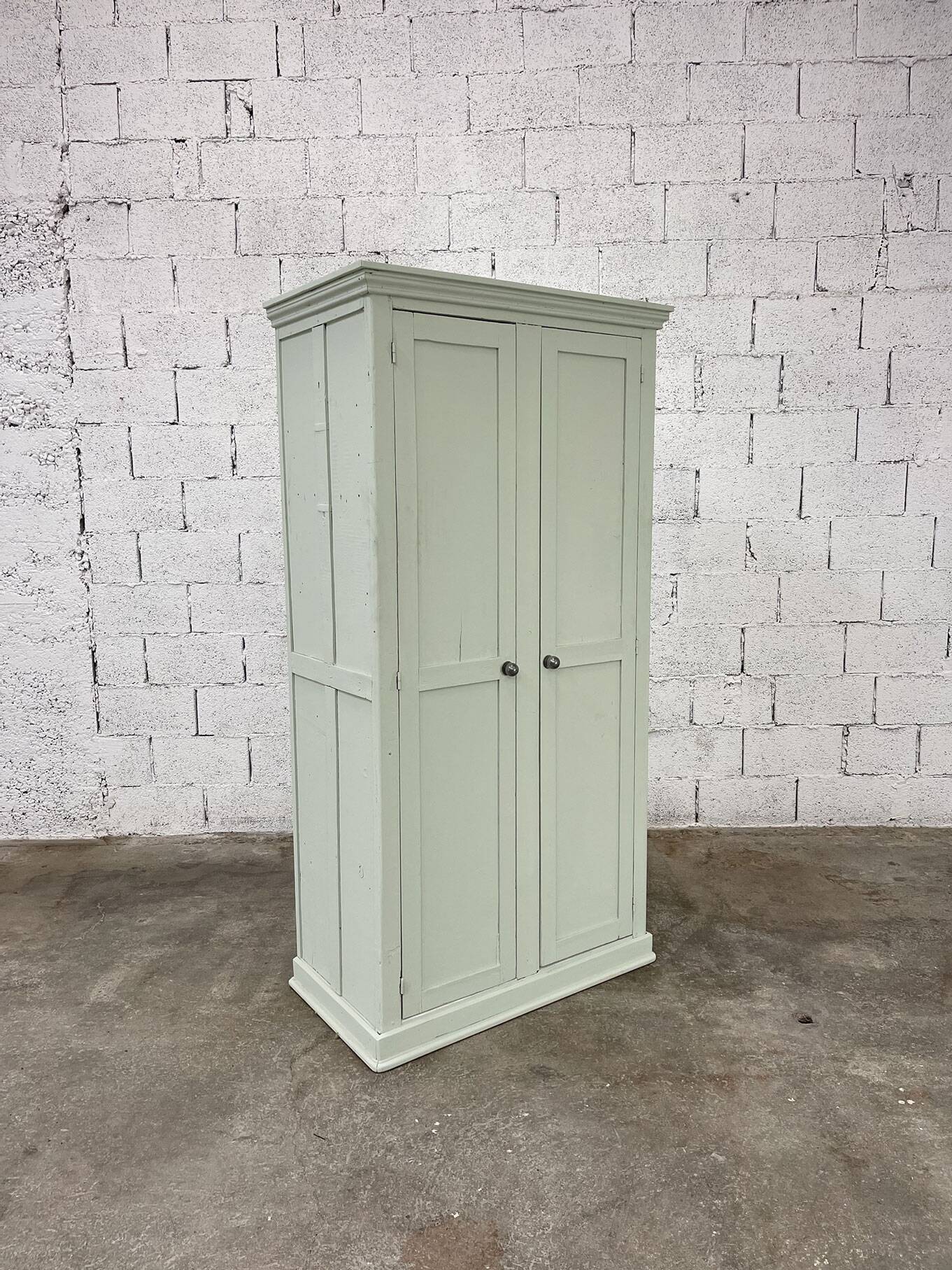 Armoire parisienne en pin années 1950