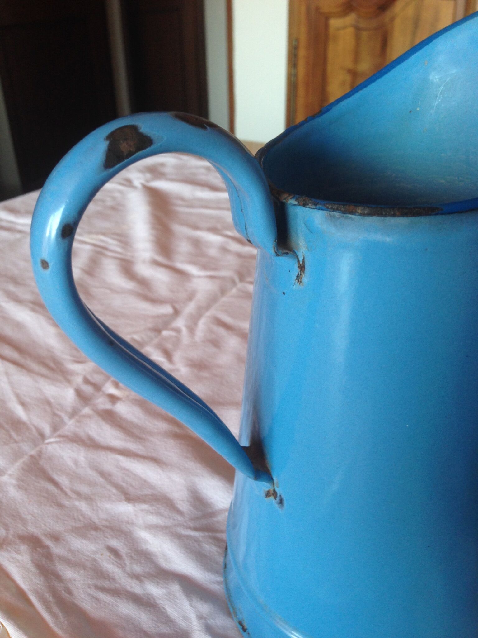 Enamelled sheet metal bro