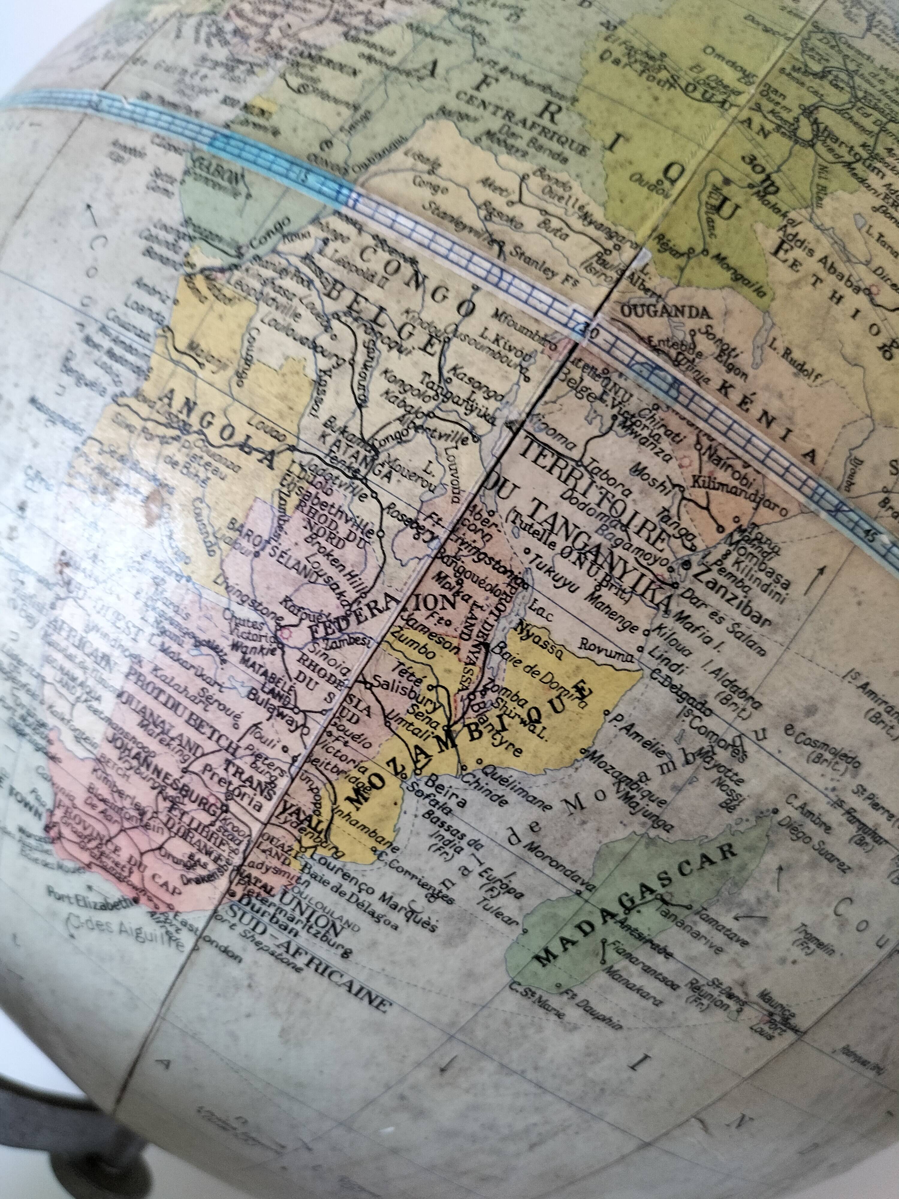 Vintage Globe Taride Maps – 1960