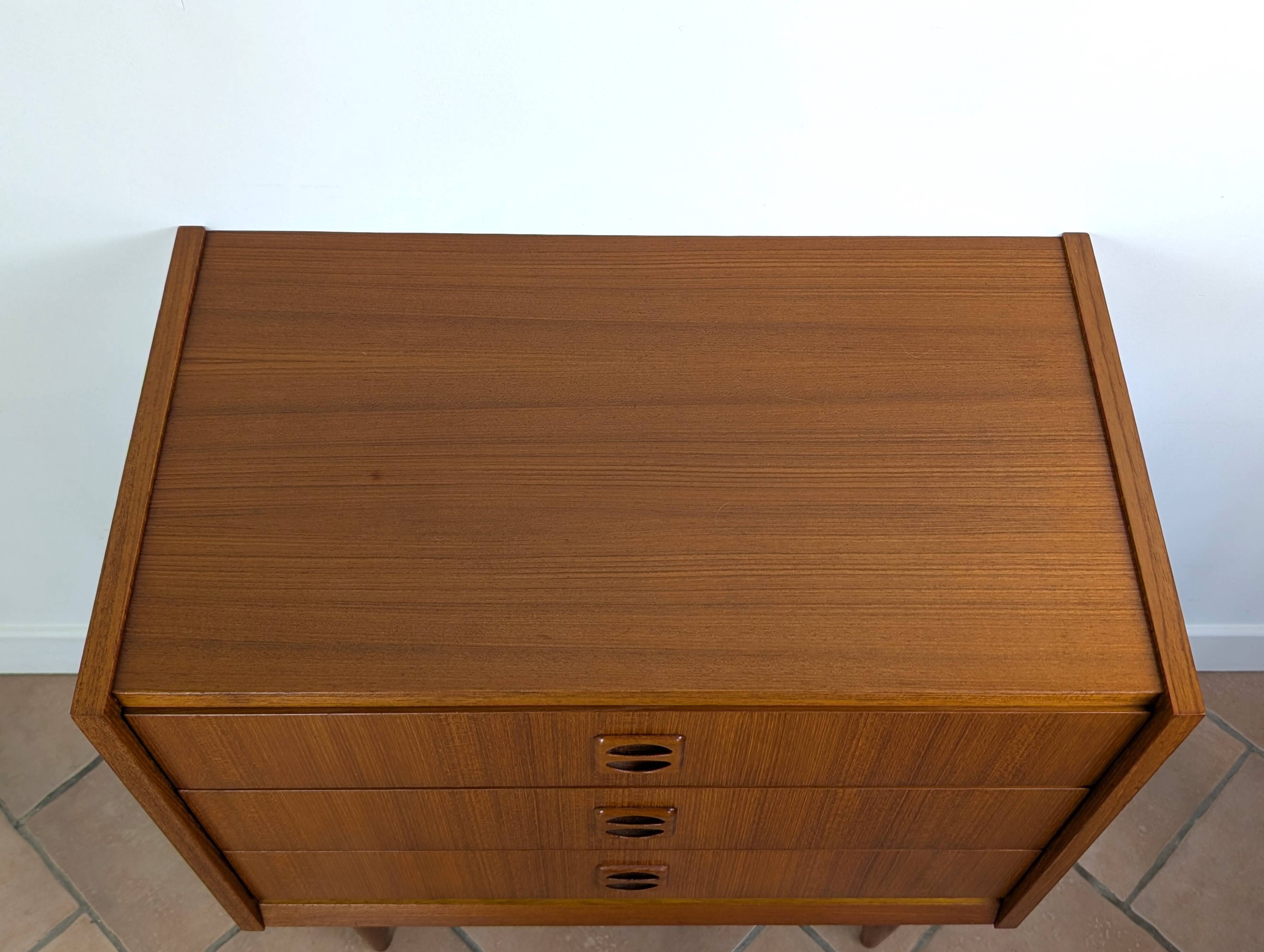 Scandinavian chest of drawers