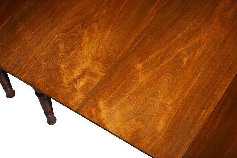 Rare Gillows Lancaster 1789-1795 George III American Walnut Dining Table