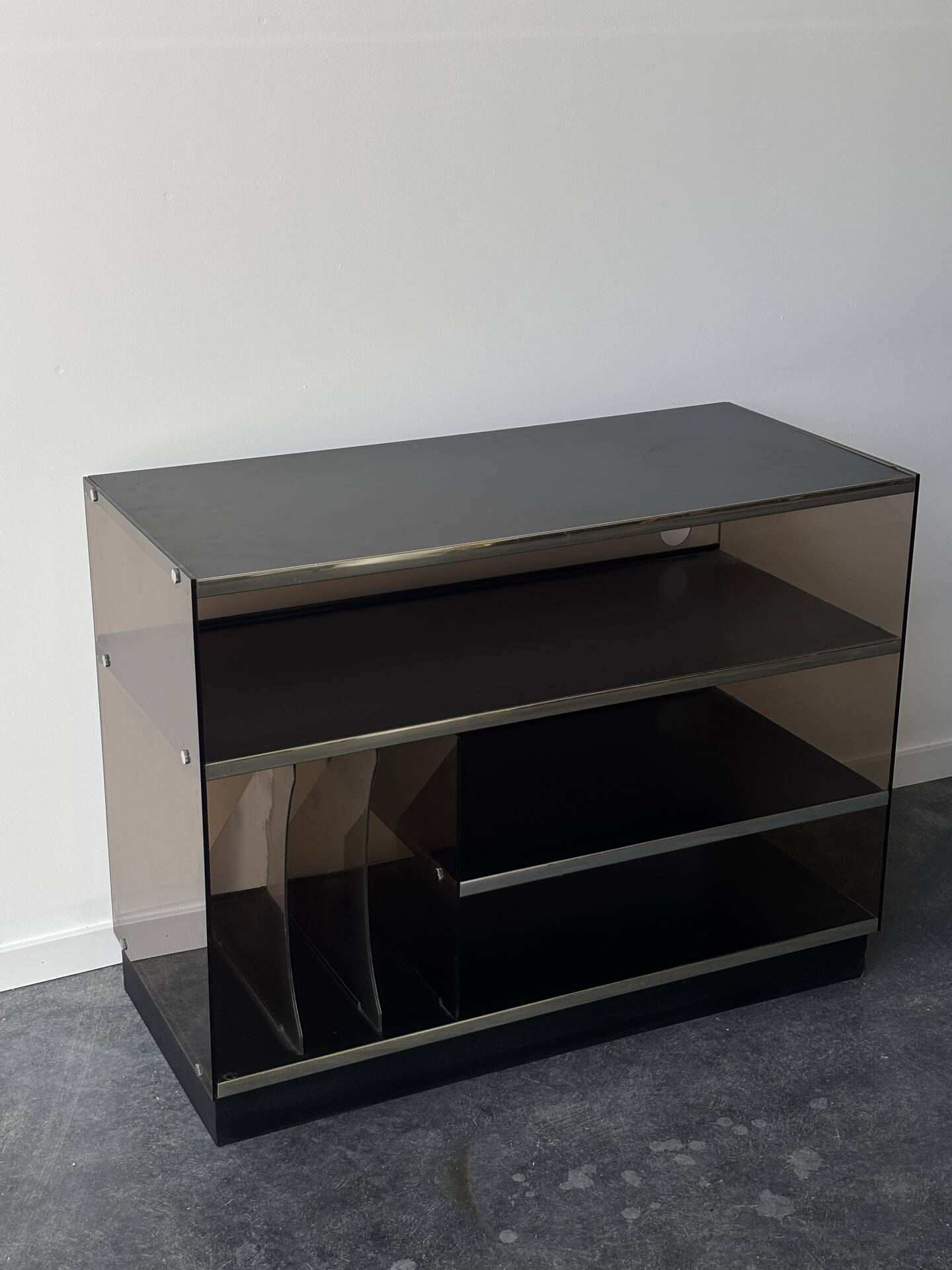 Meuble hi-fi en plexiglas fumé 1970