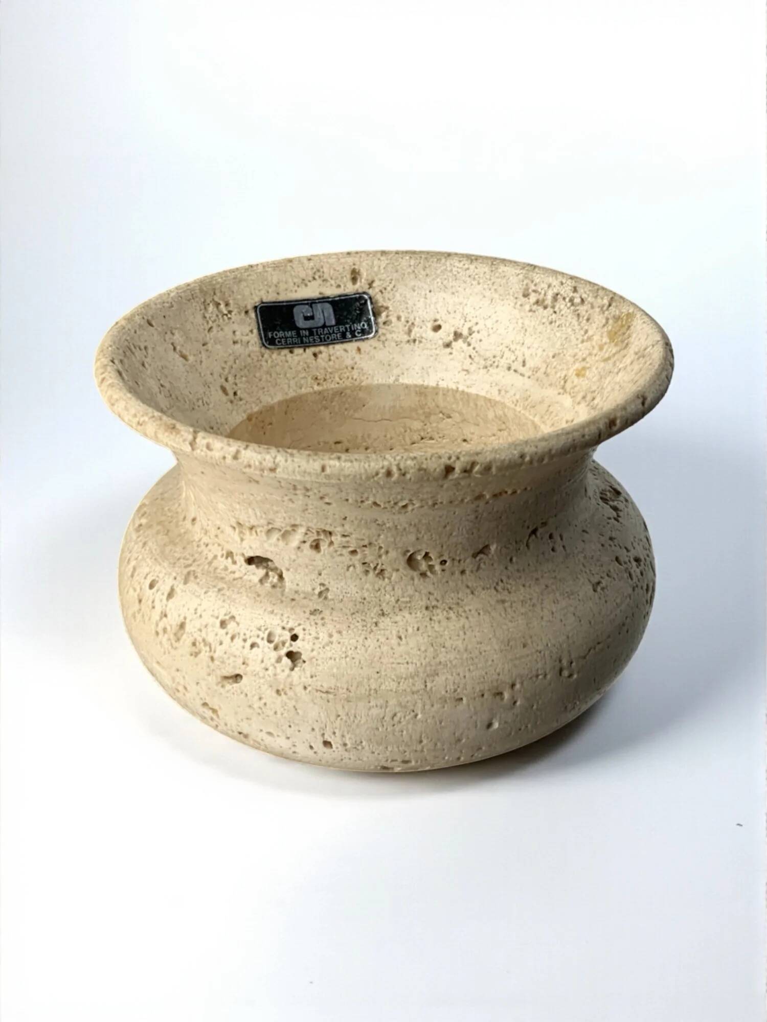 Brutalist bowl by Fratelli Mannelli, travertine, Italy, 1970s