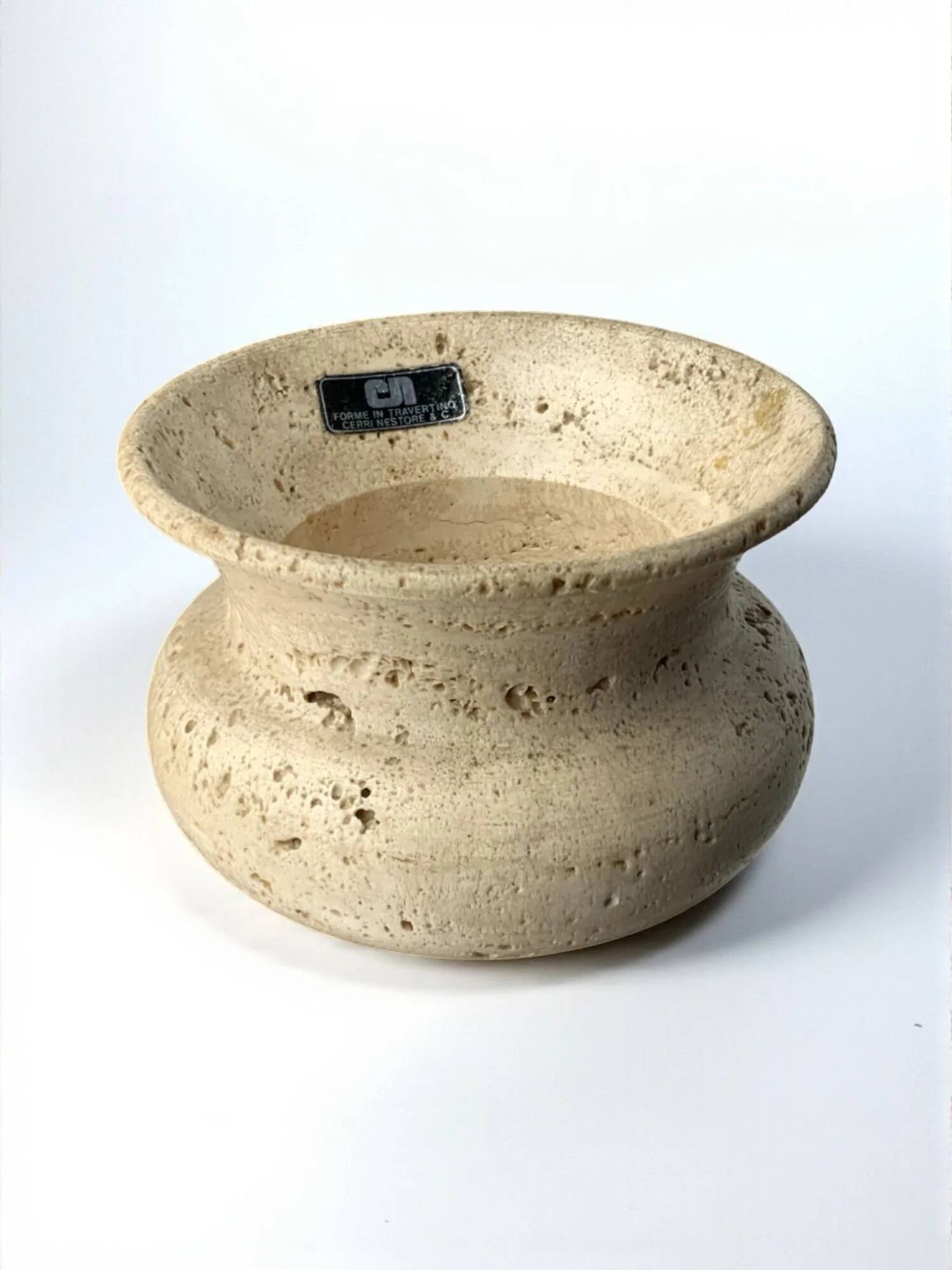 Brutalist bowl by Fratelli Mannelli, travertine, Italy, 1970s