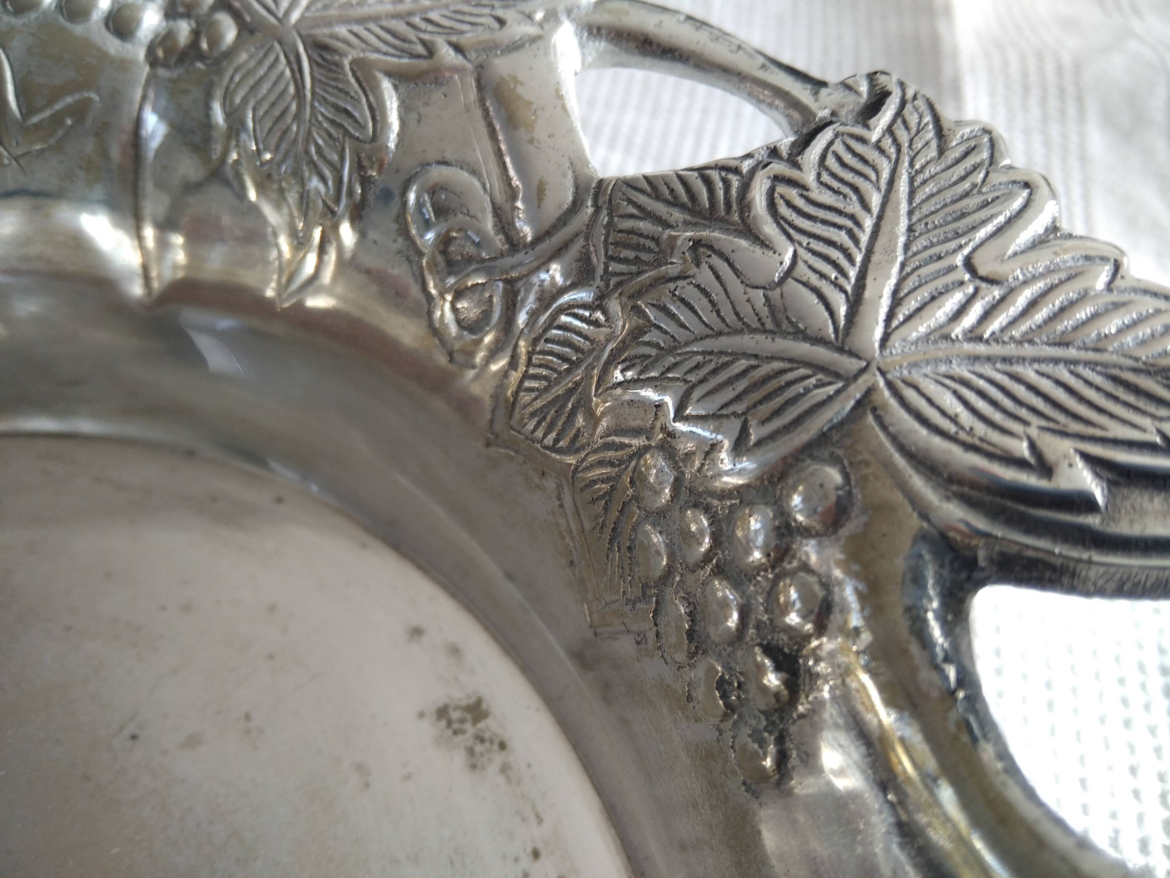 Silver metal fruit cup