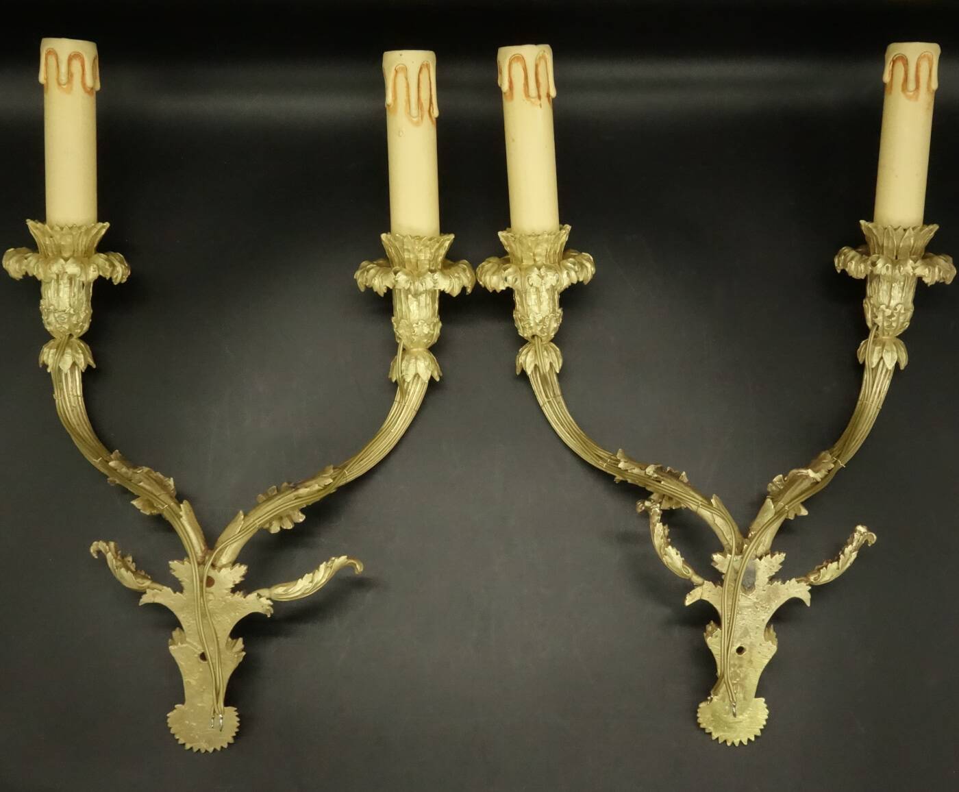 Large pair of Louis XVI style wall sconces from the 19th century - gilded bronze.