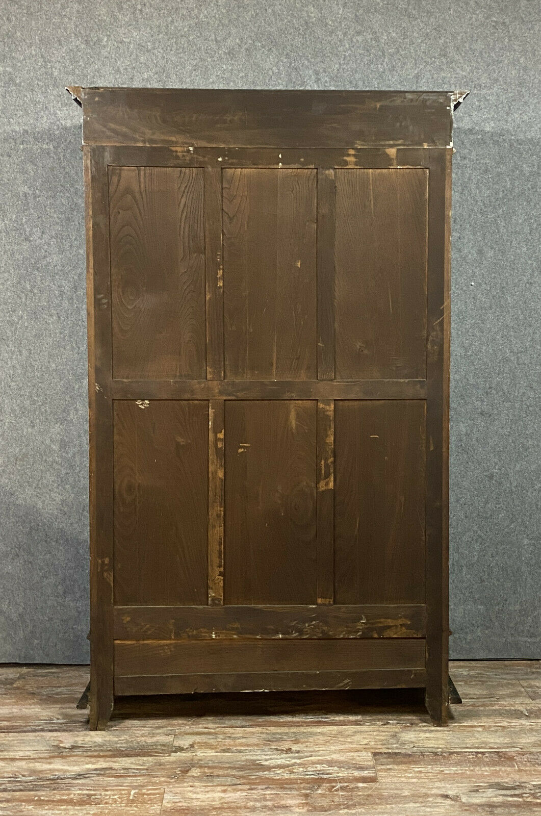 Gothic Renaissance library in solid walnut with columns around 1850