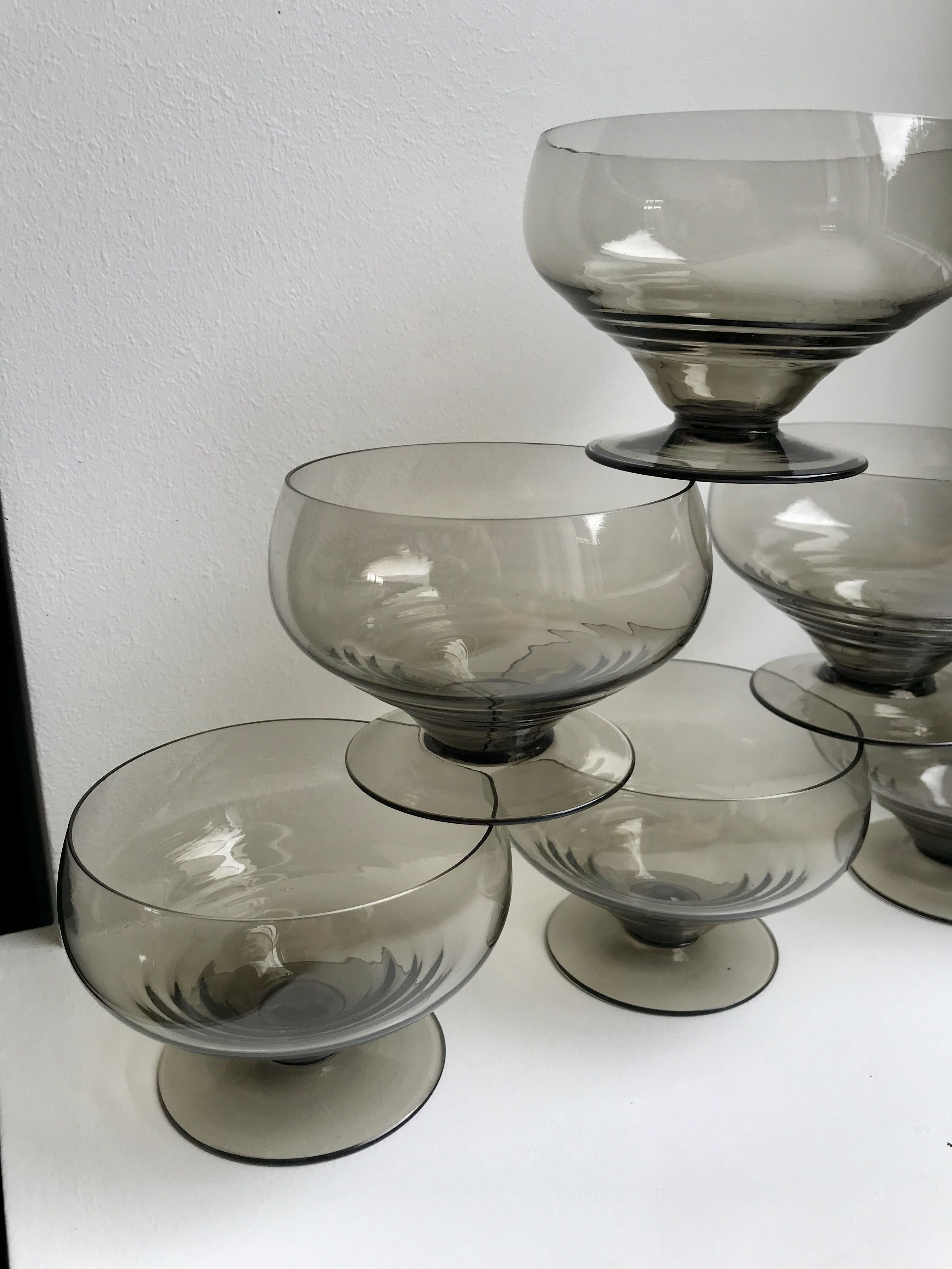 Set of 6 art deco design champagne glasses in smoked glass 30s-40s