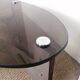 Table basse design vintage en alu brossé et plateau de verre.