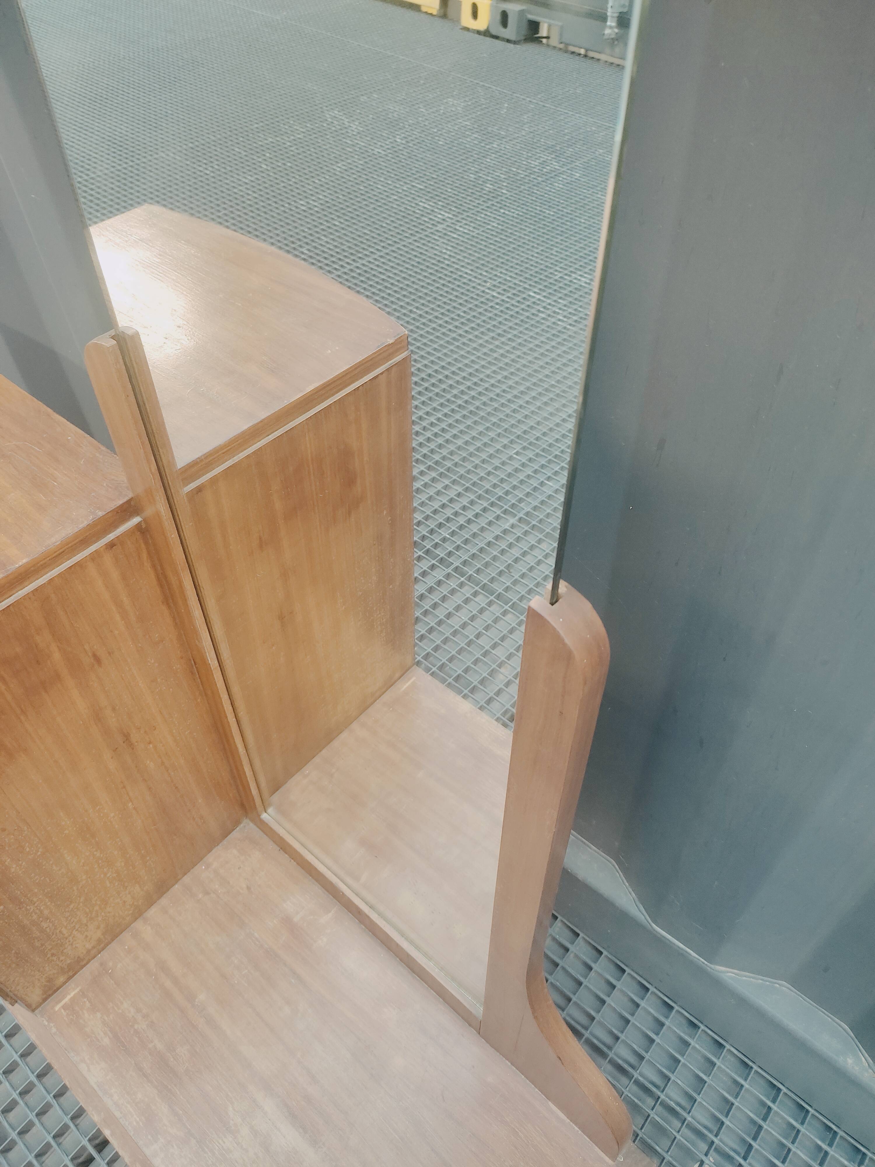 Hairdresser psyche art deco