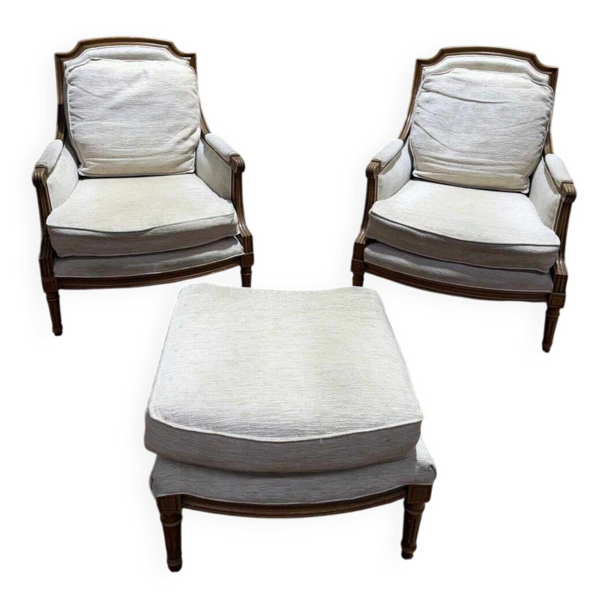 Paire de fauteuil / bergères de style Louis XVI beige