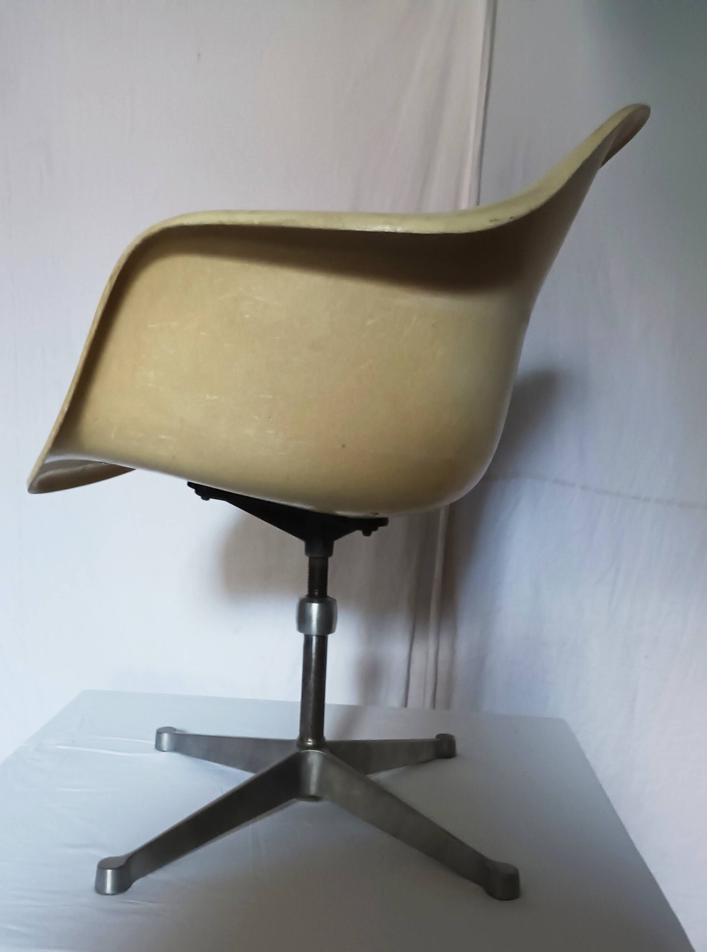 PAC office chair by Charles and Ray Eames for Herman Miller, 1960s.