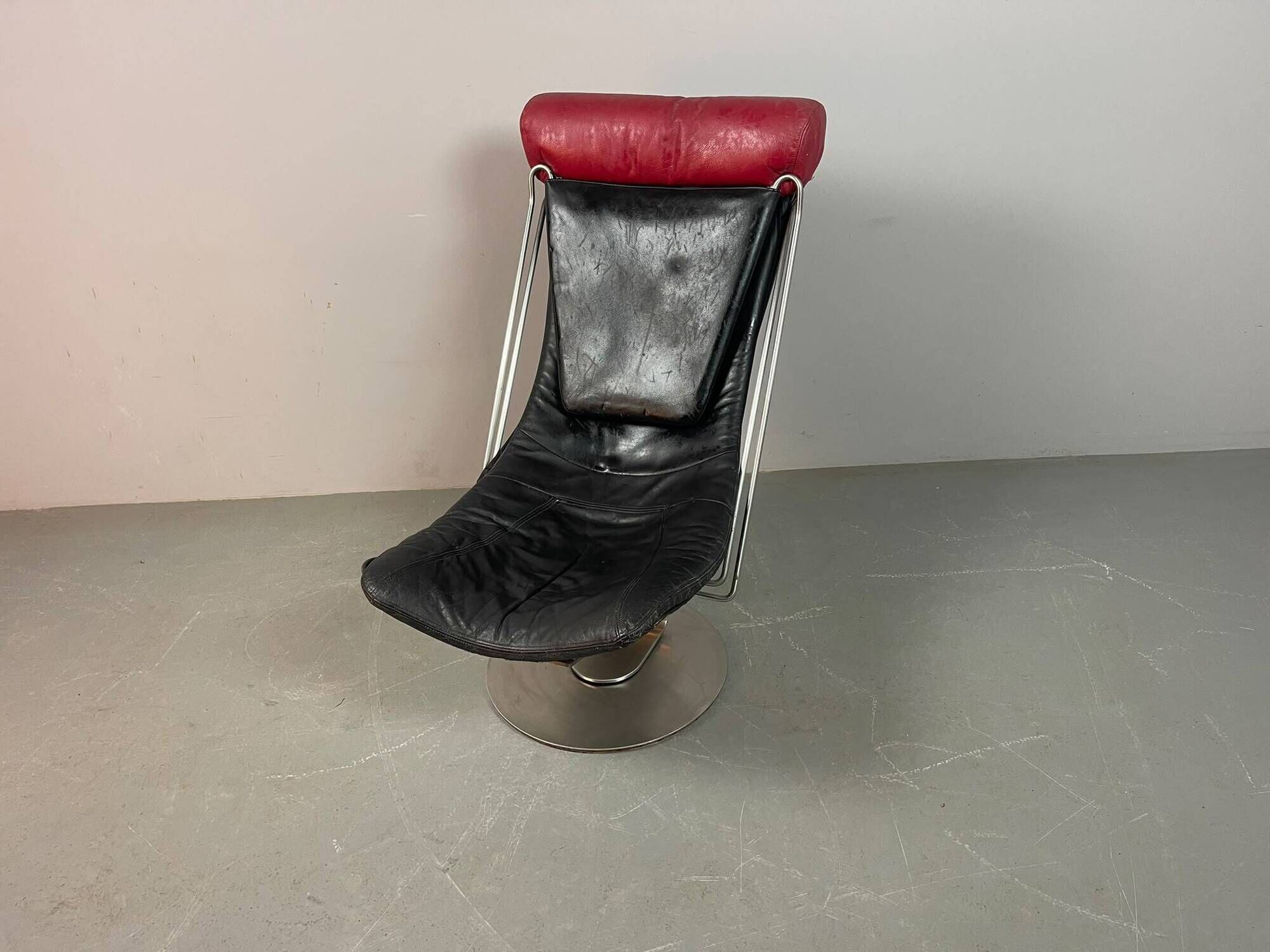 Mid-Century Danish Design ‘Interdane’ Lounge Chair in Black & Red
