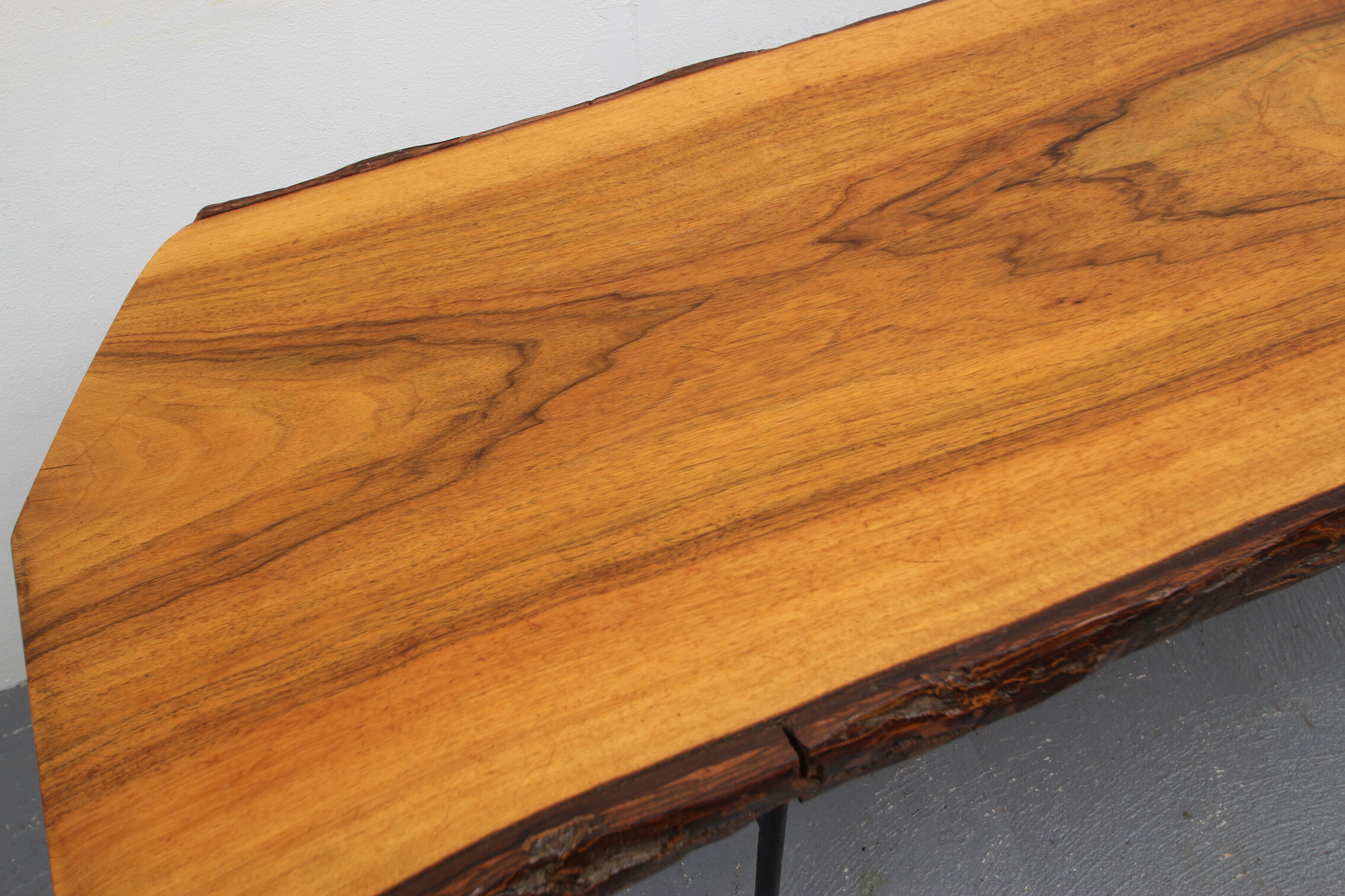 Coffee table in walnut