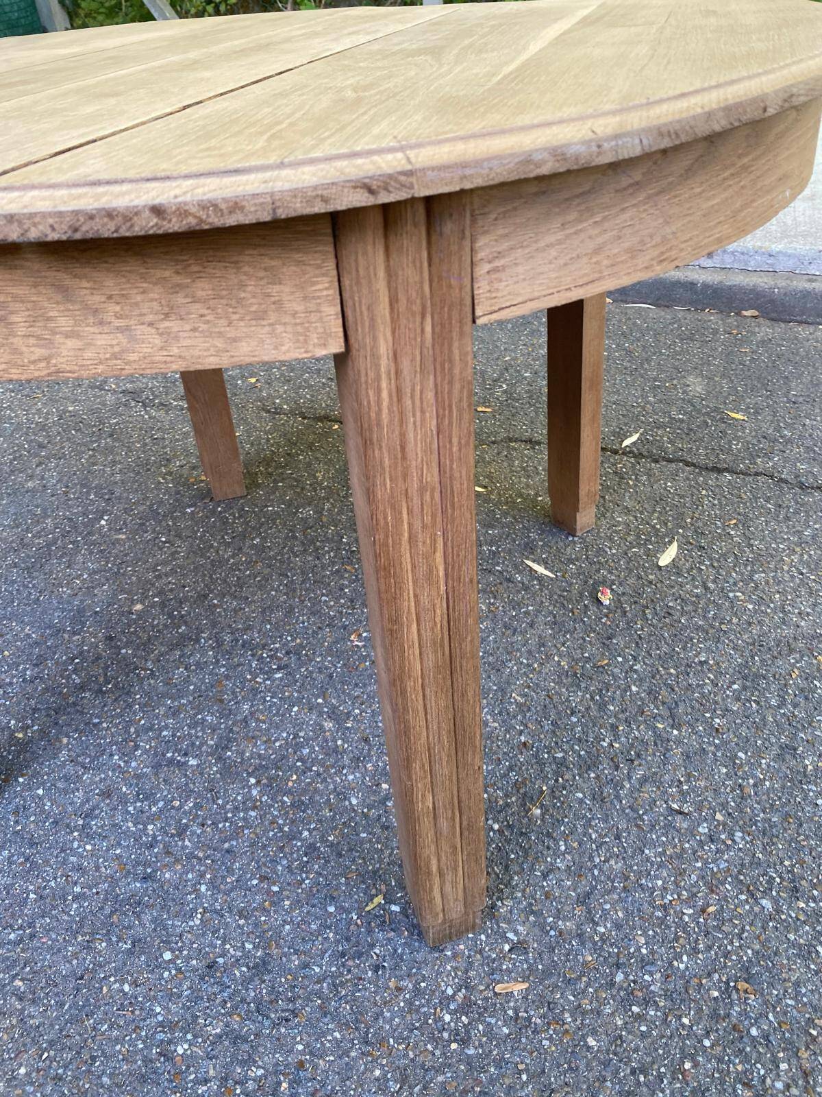 Table à manger ronde Art Déco en chêne brut décapé 1930