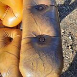 Paire de fauteuils cuir de style chesterfield