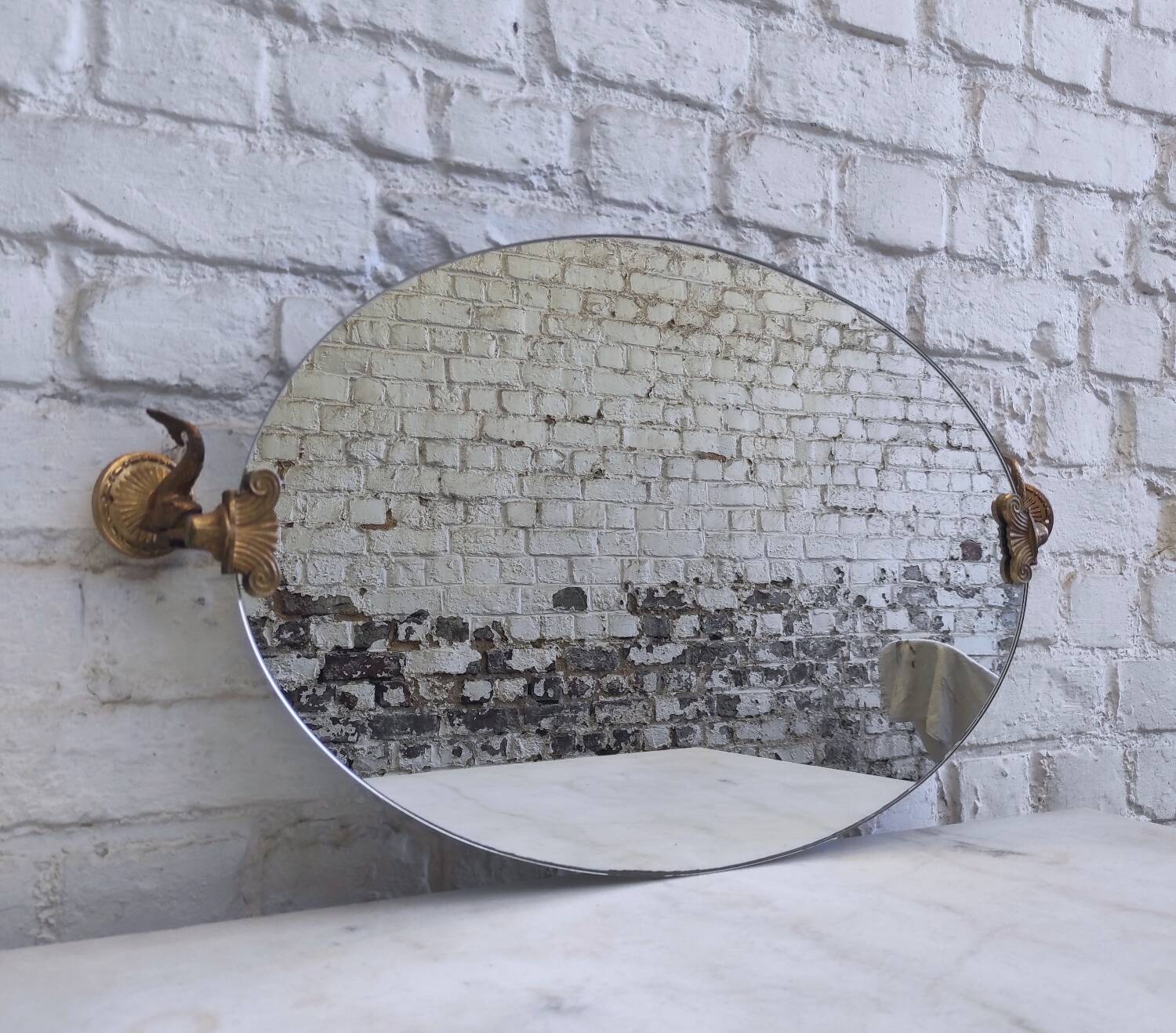 Vintage oval pivoting mirror in gilded brass with dolphins / Barber