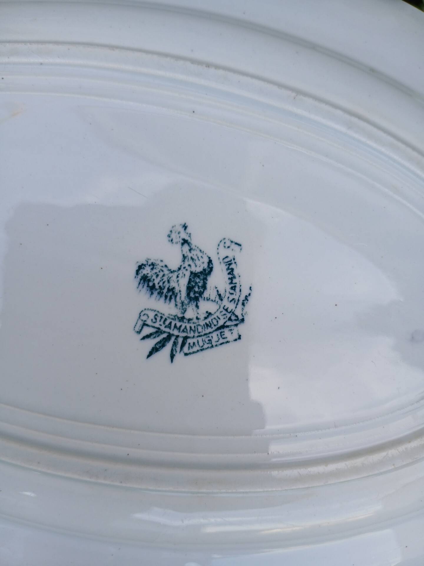 Plat ancien en terre de fer Saint Amand 