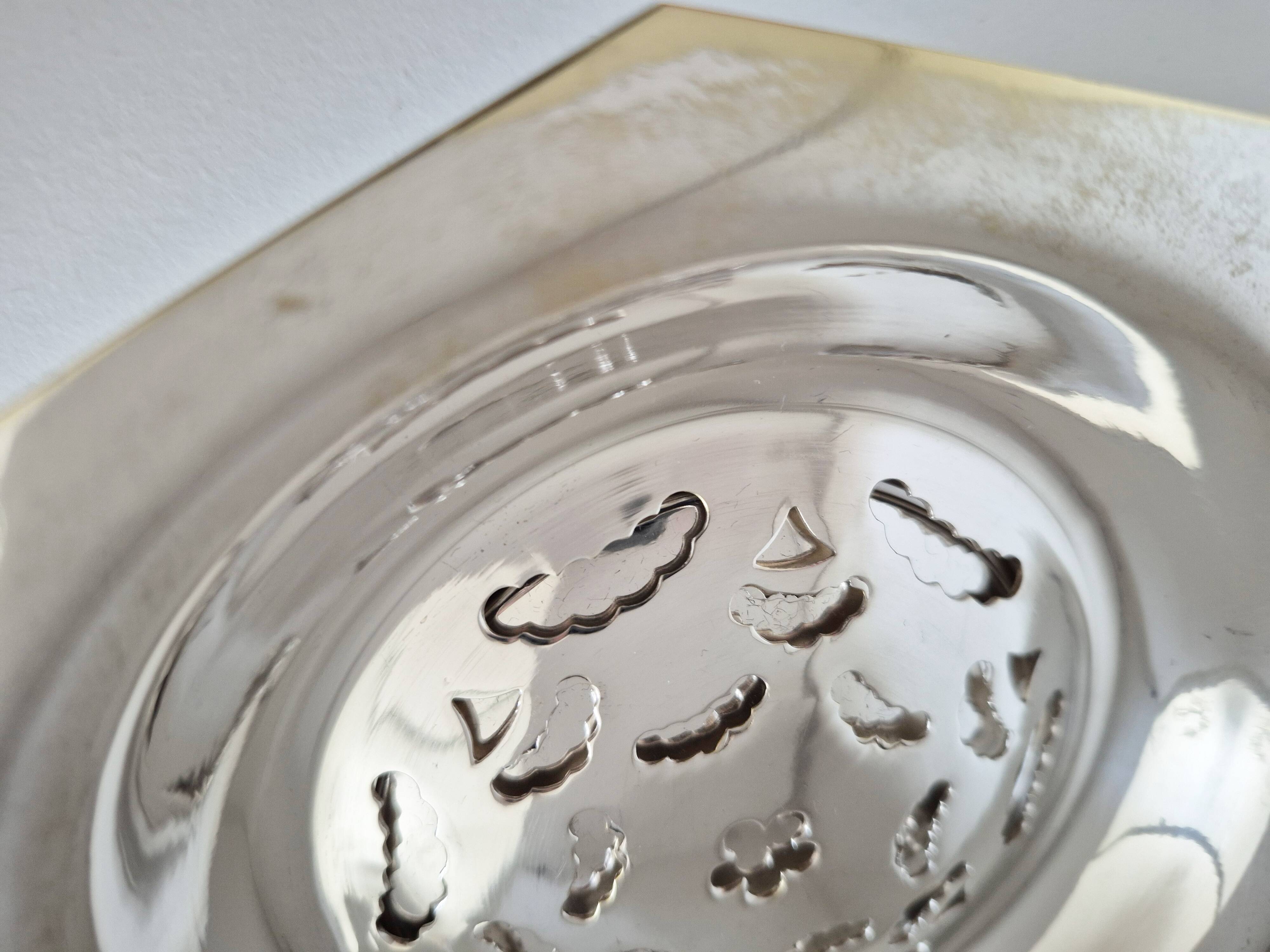 Antique butter dish in the Coquillor style, made of silver-plated metal.