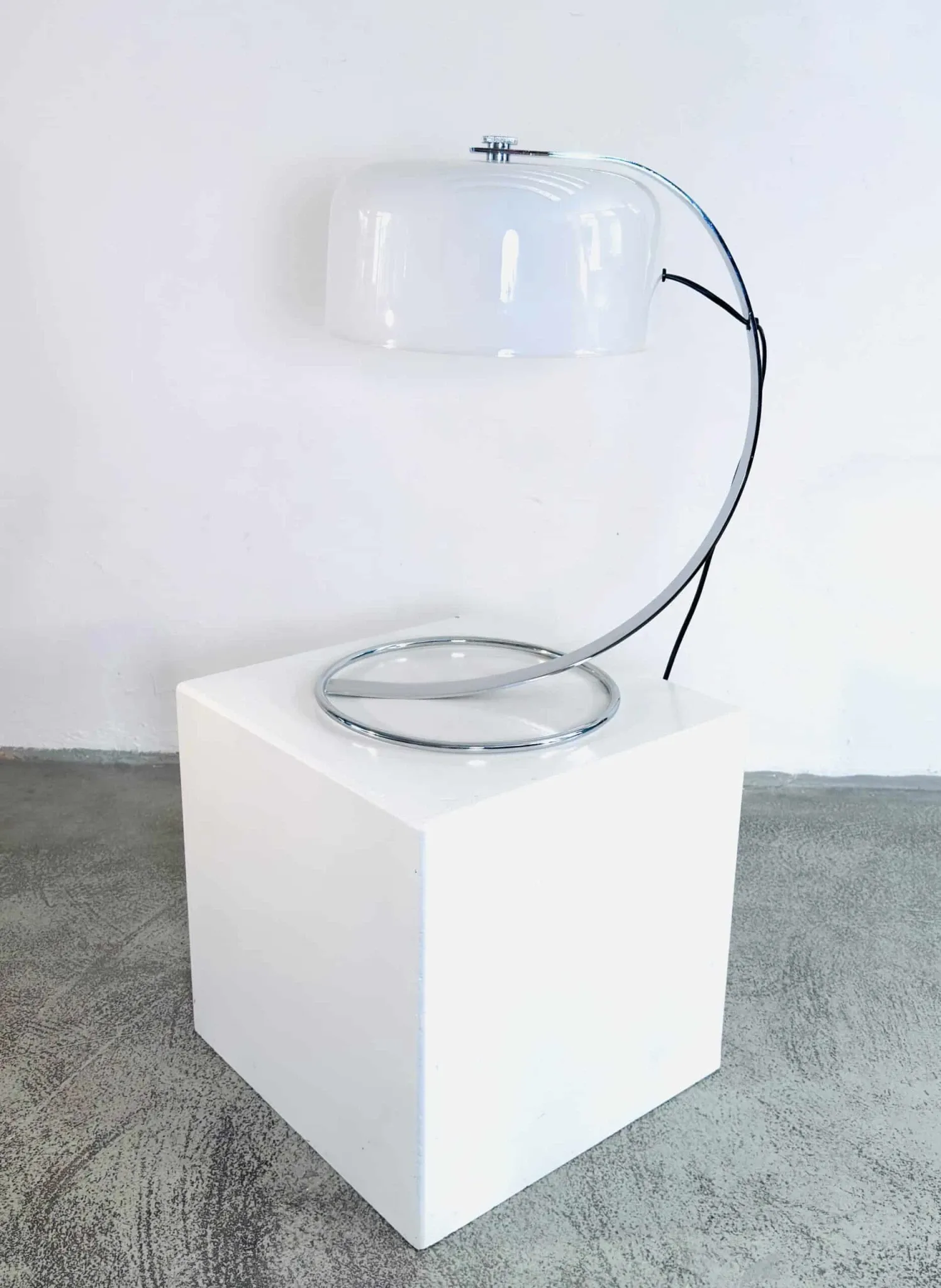 Lampe de table D-2125 Tropic par Raak Amsterdam, Pays-Bas, années 1970.