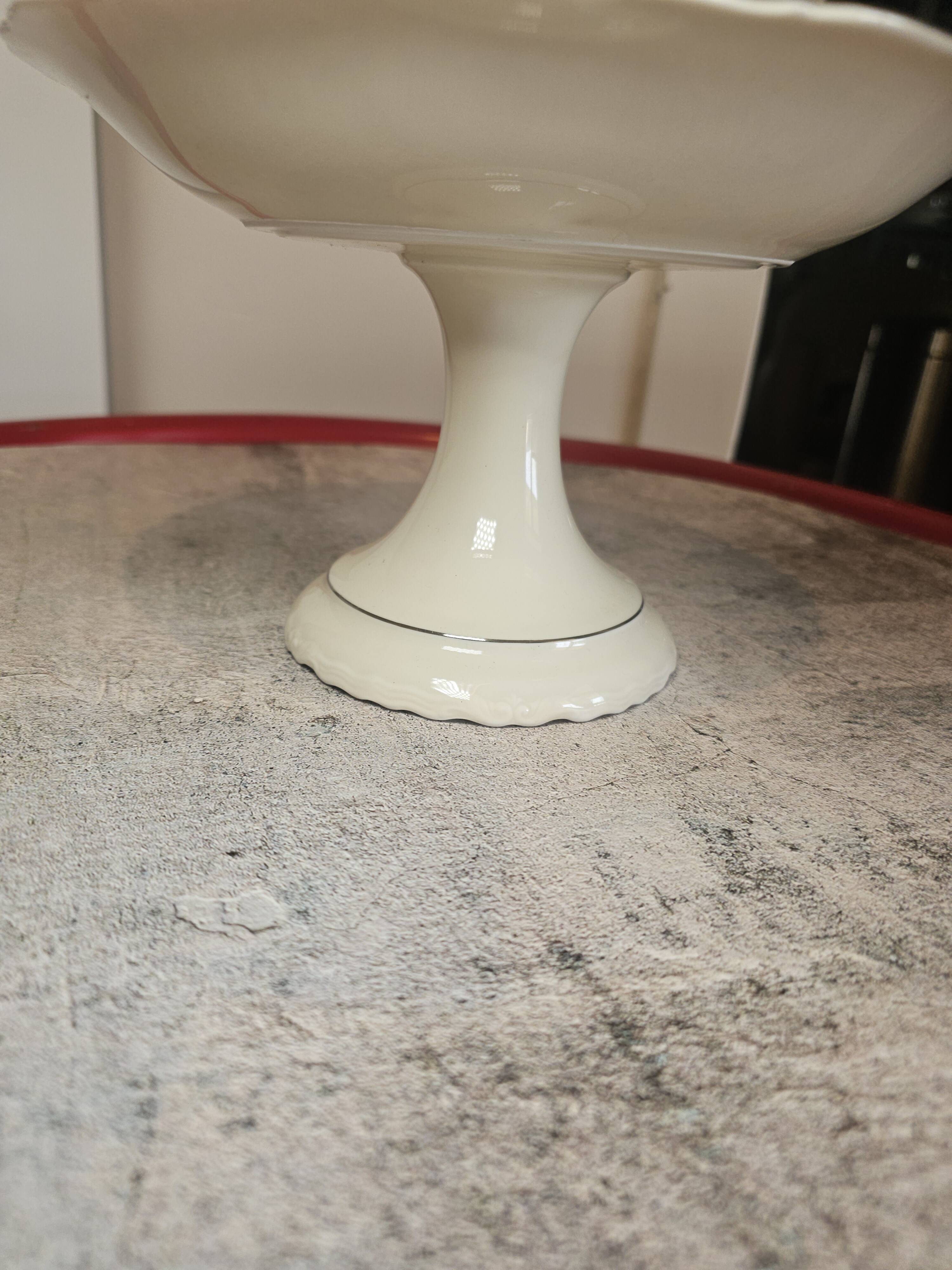 Beige/white porcelain compote from Royal Eelag with a rose pattern.