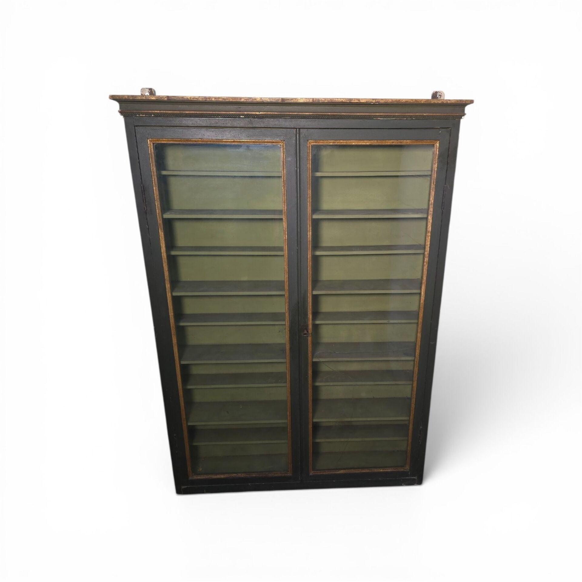 Ancienne vitrine murale cabinet de curiosités