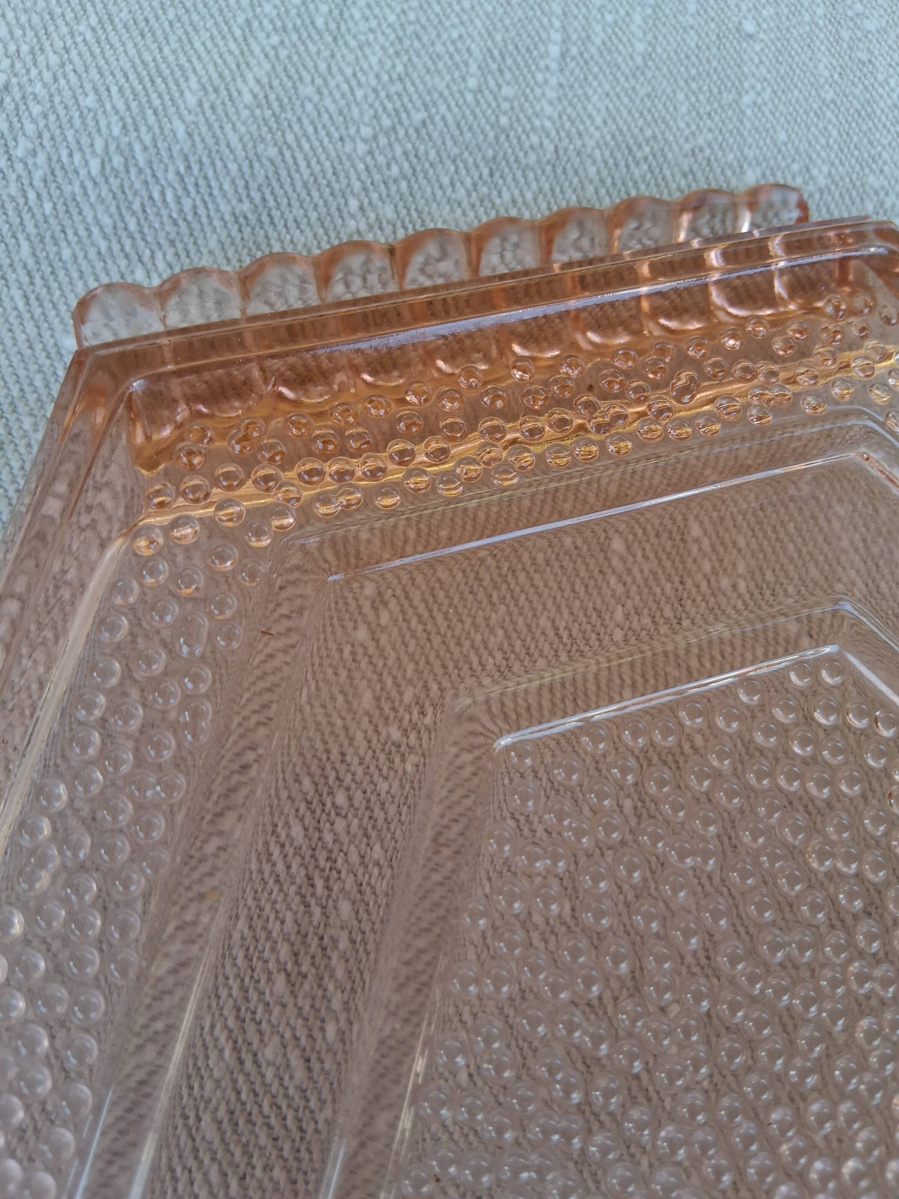 Very pretty pink glass dish in very good condition.
