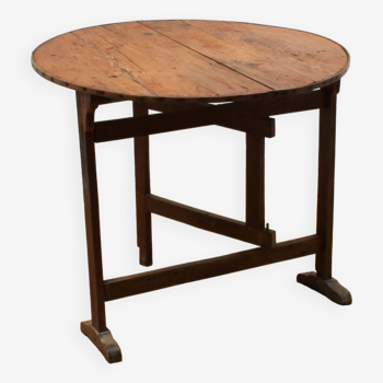 19th century winegrower's table