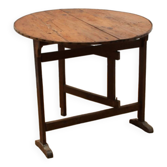 19th century winegrower's table