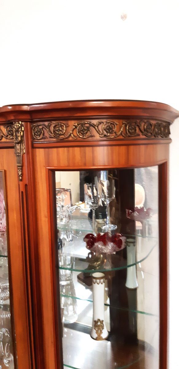 Showcase Louis XVI style, twentieth realization, signed cabinetmaking JP Ehalt of very good quality.