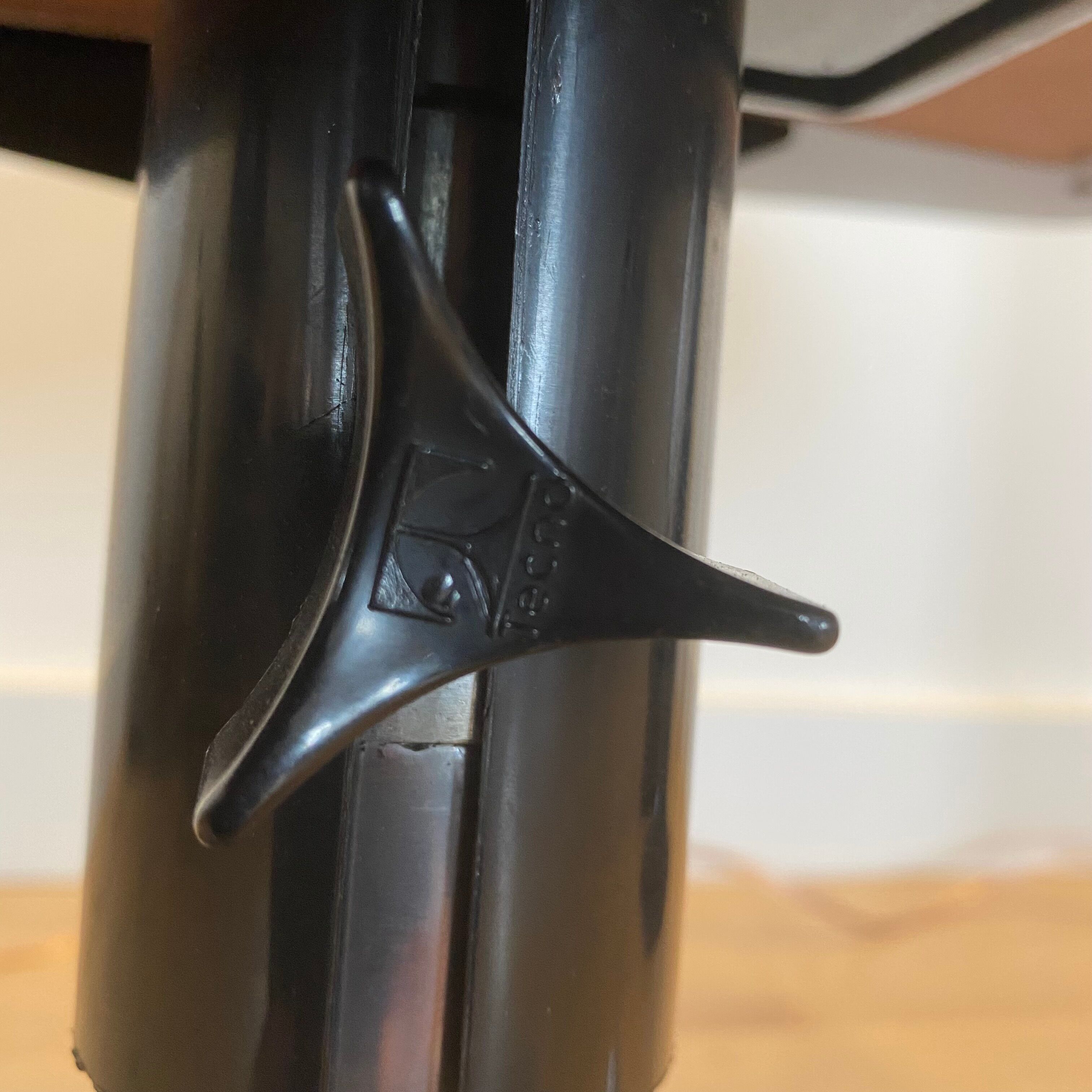 Armchair P128 by Osvaldo Borsani for Tecno, Italy 1960