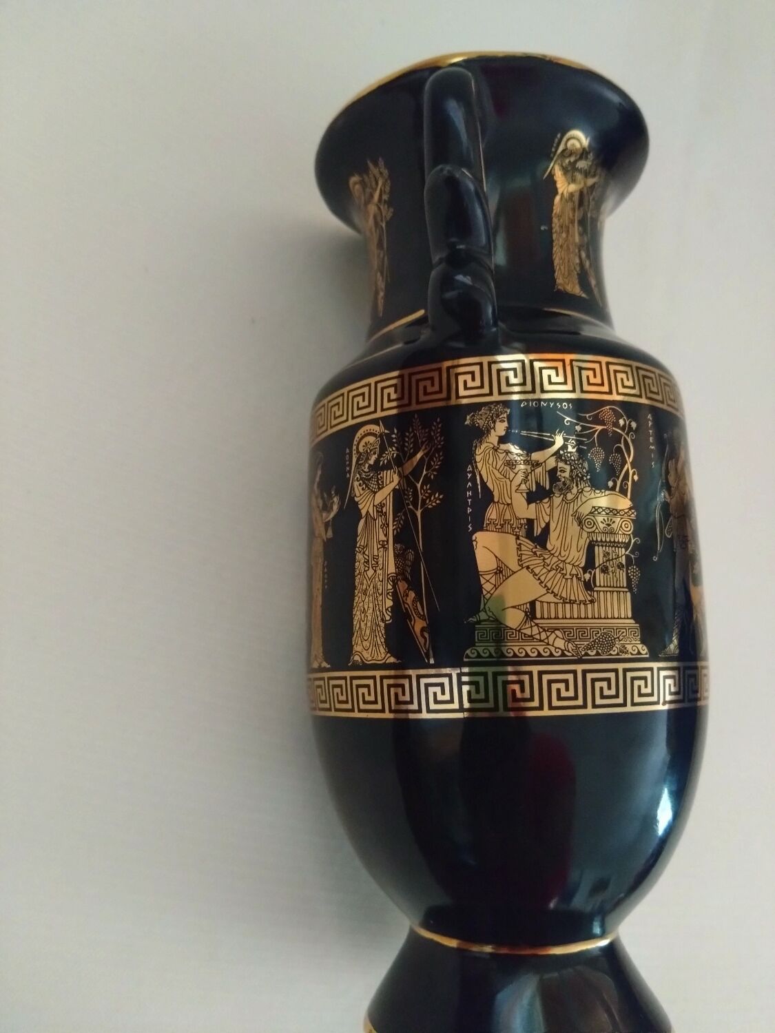 Petit vase noir et or