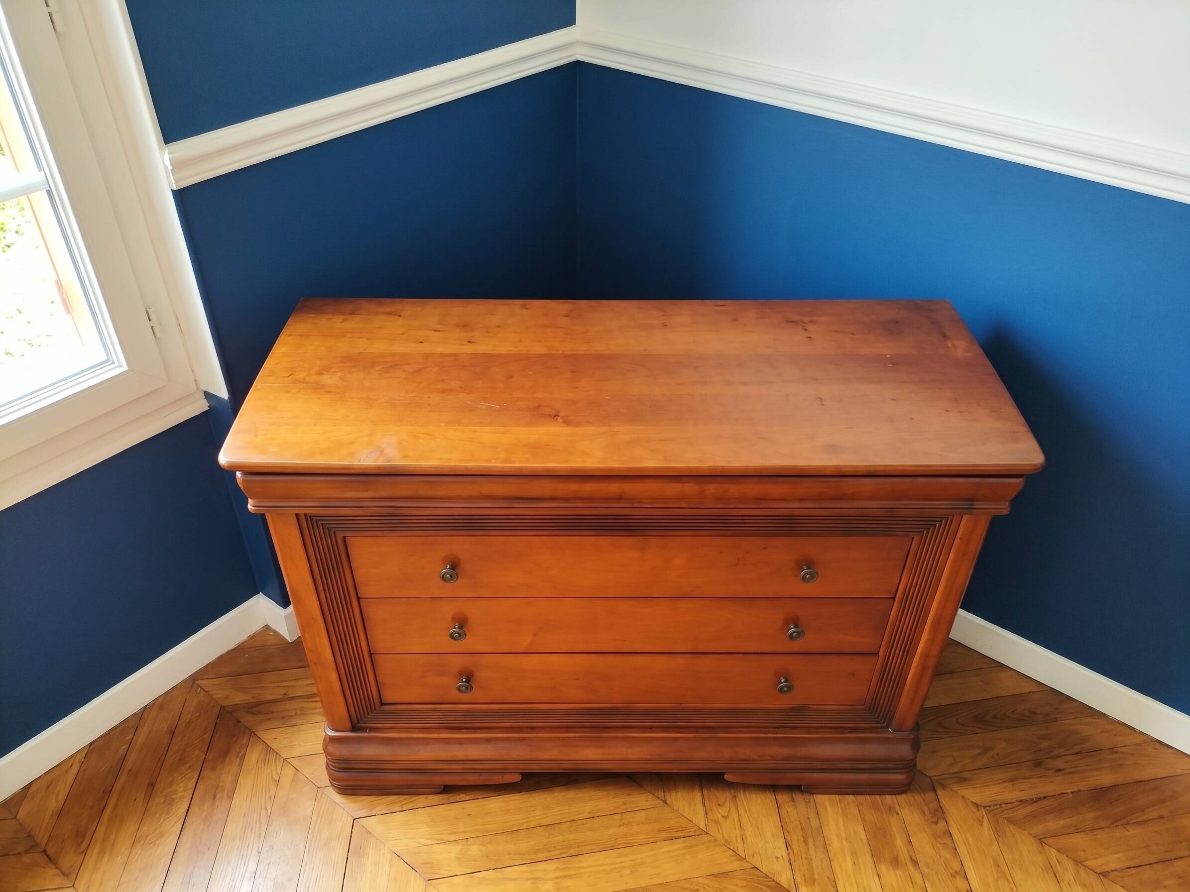 Cherry wood chest of drawers