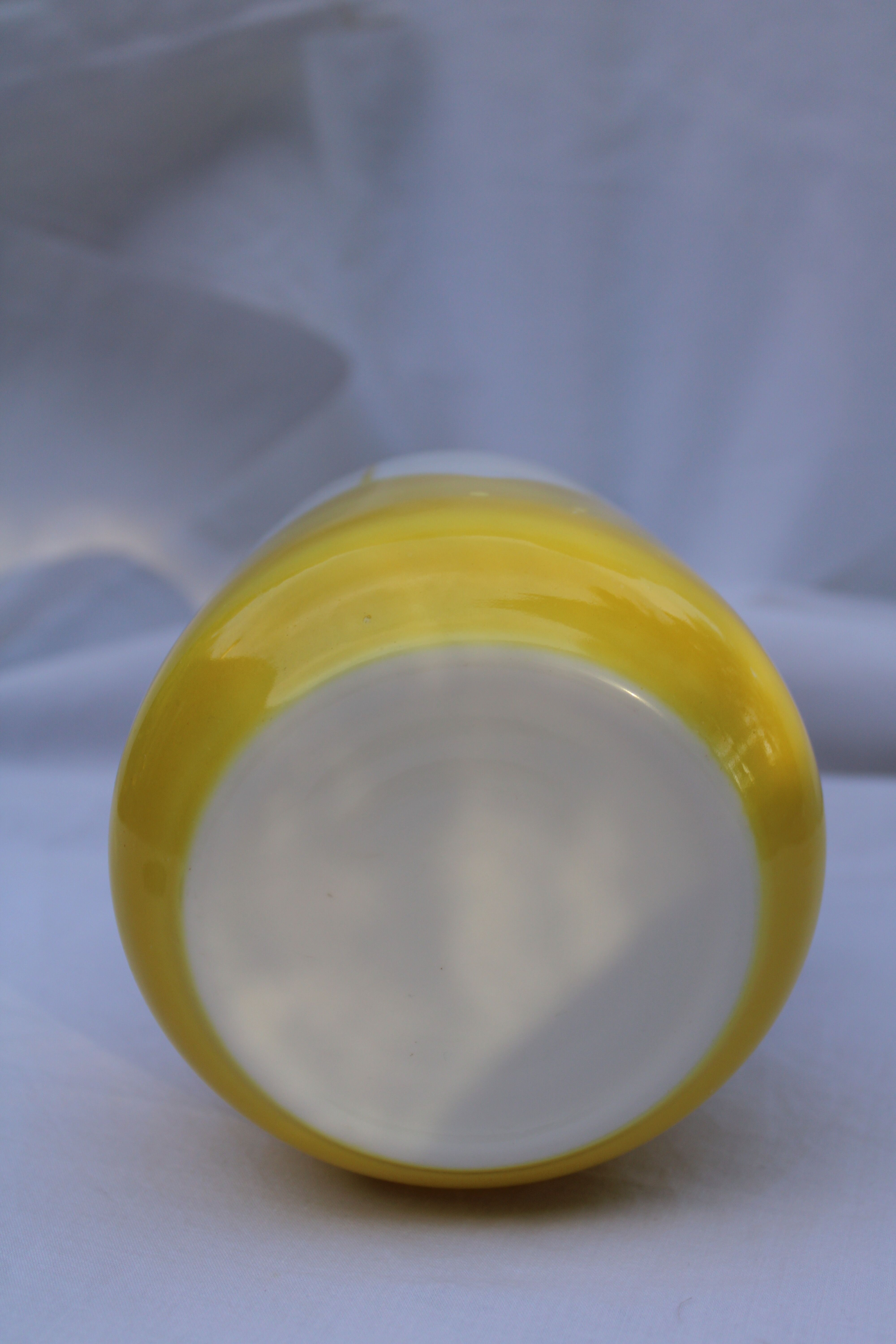 Ancien seau à glace opaline blanche et jaune