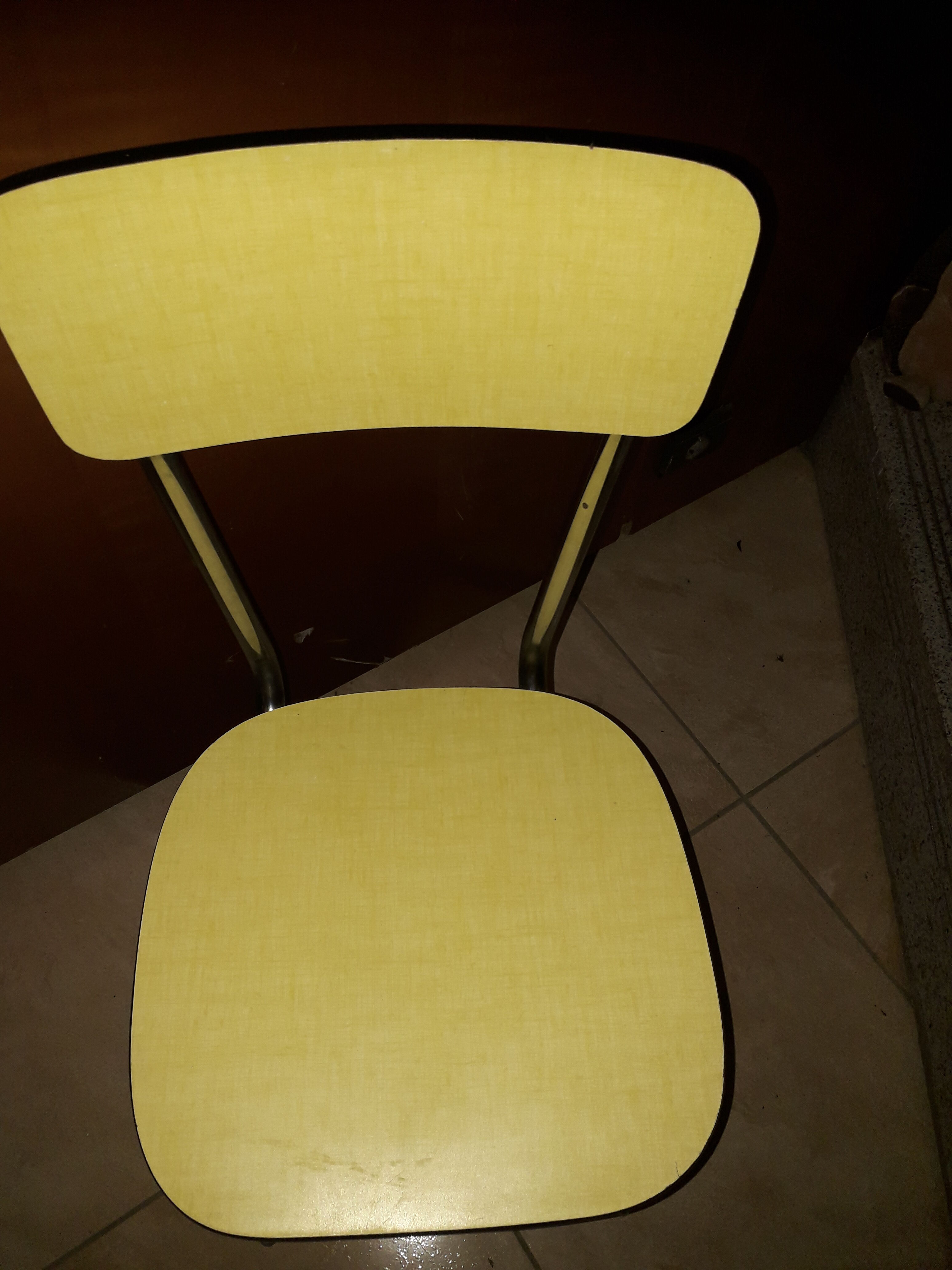 Paire de chaises en formica jaune  vintage