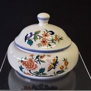 Ceramic pot with lid