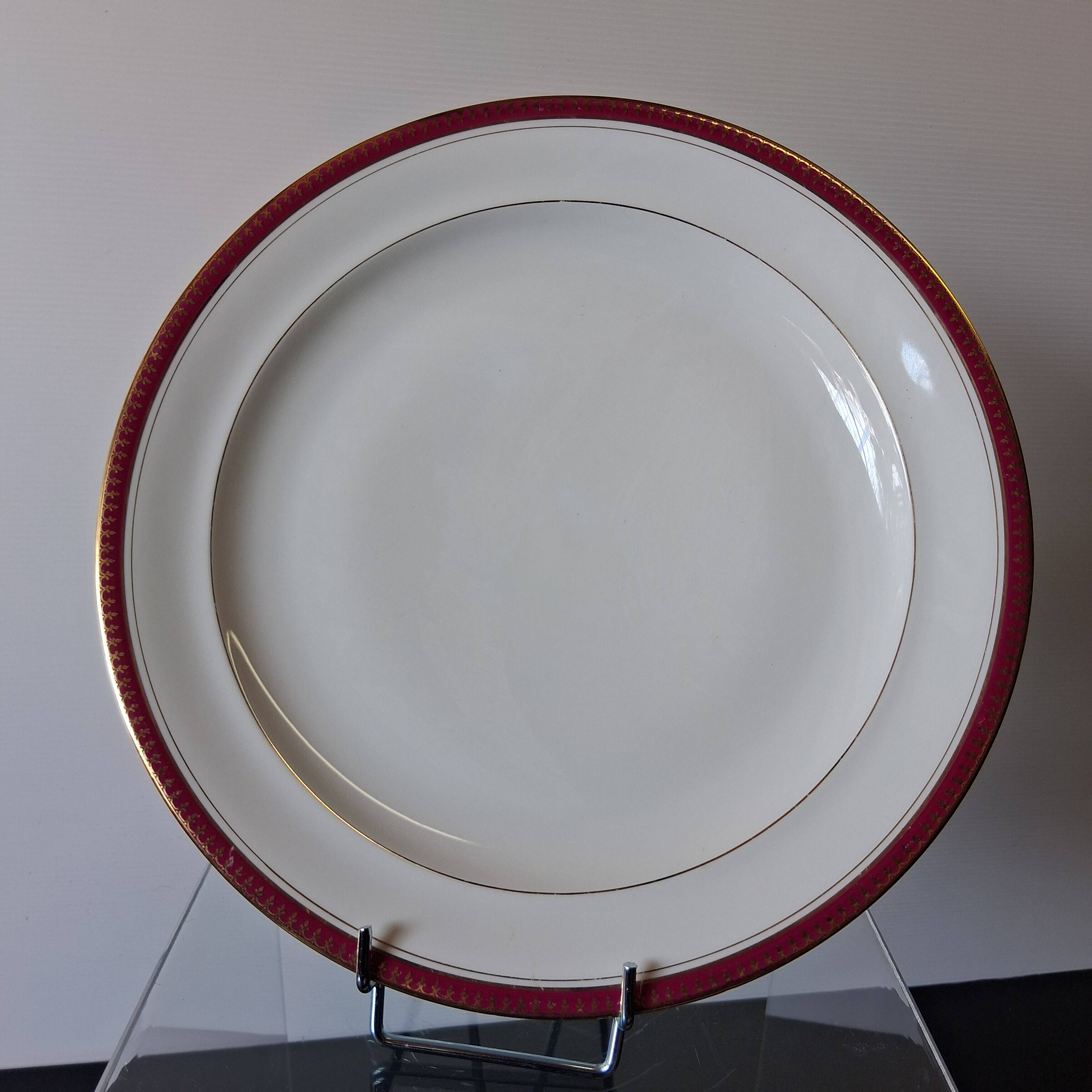 Very nice round serving dish from Chastagner & Co in good condition.