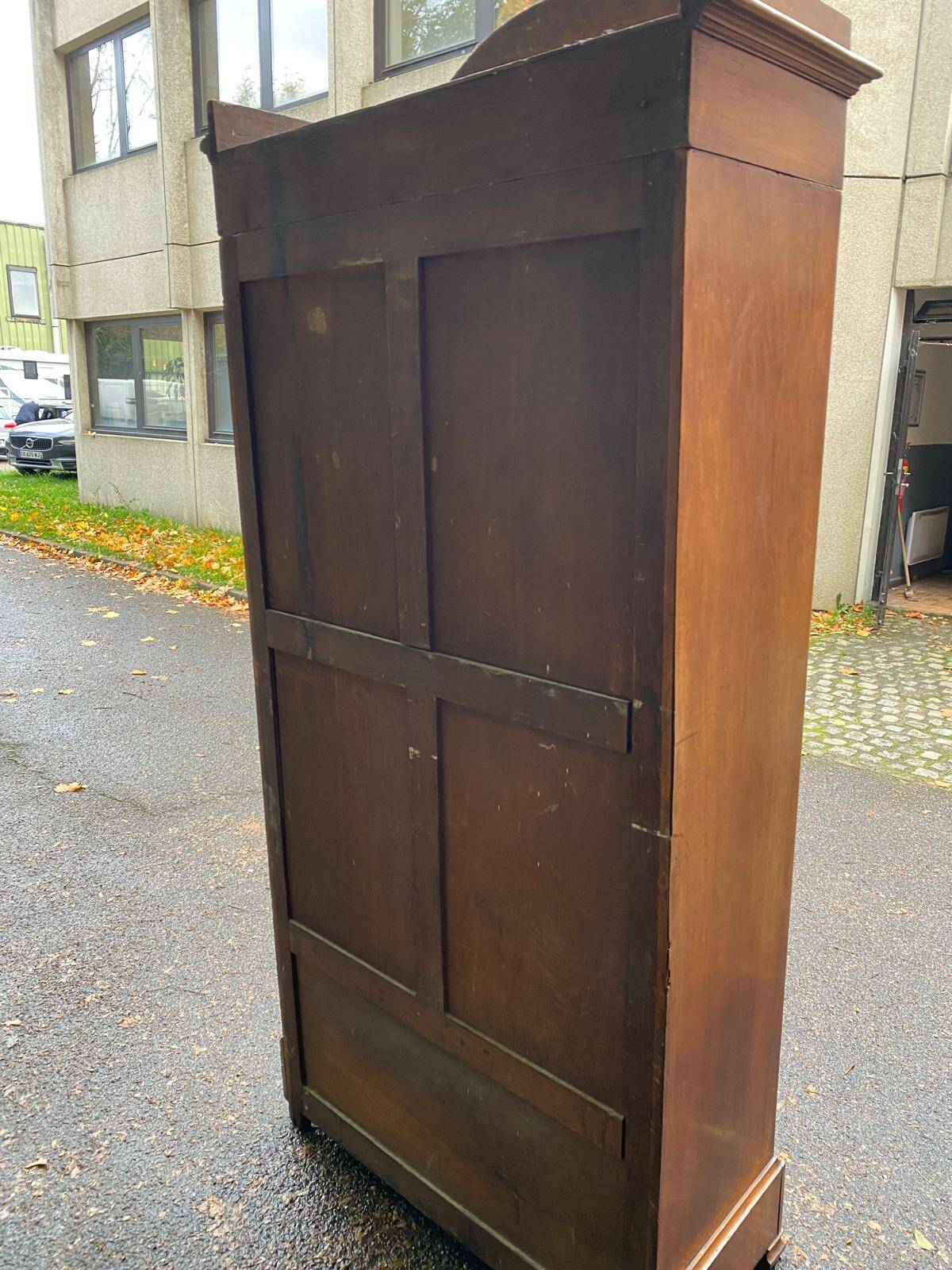 Louis XV bookcase in solid burr walnut from the 18th century