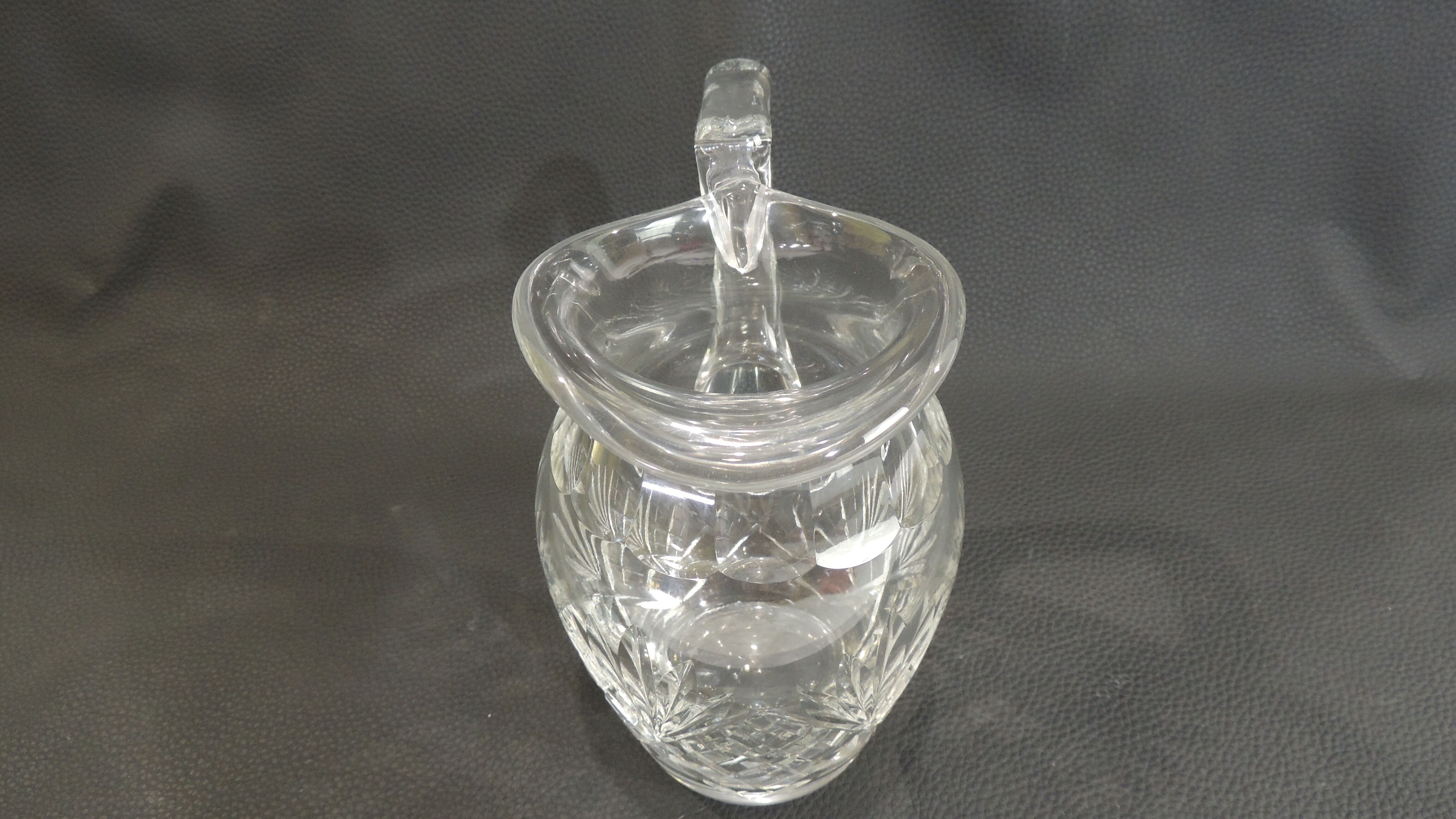 Pichet à eau en cristal de Saint Louis signé