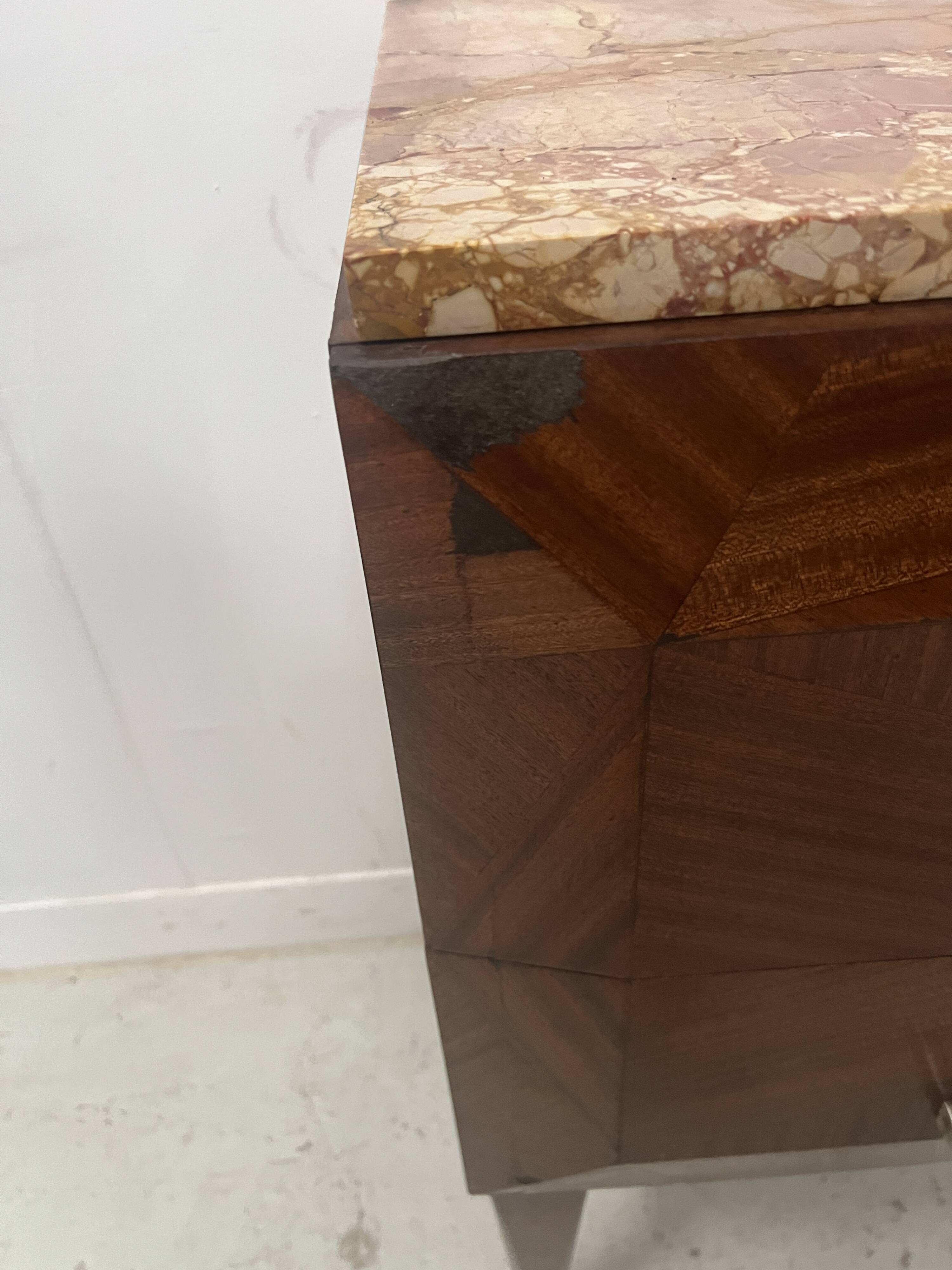 Art Deco chest of drawers with cut sides in mahogany veneer, 20th century