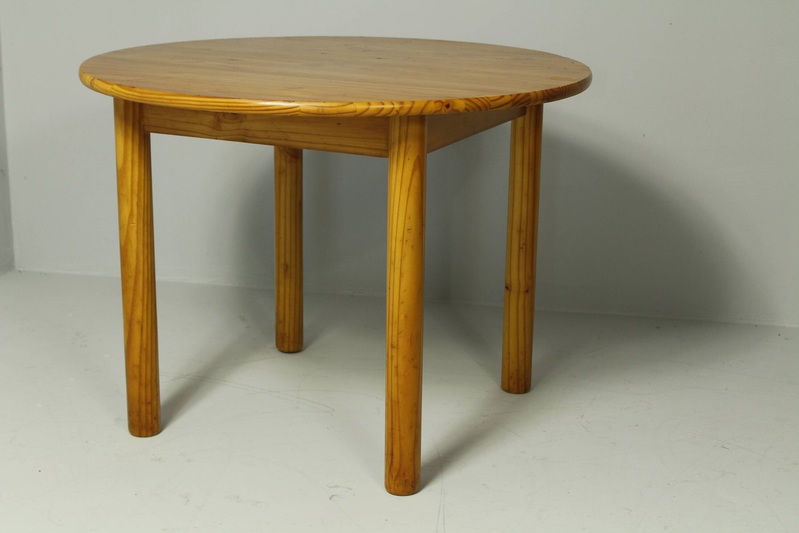 Scandinavian Round Pine Dining Table, 1970s