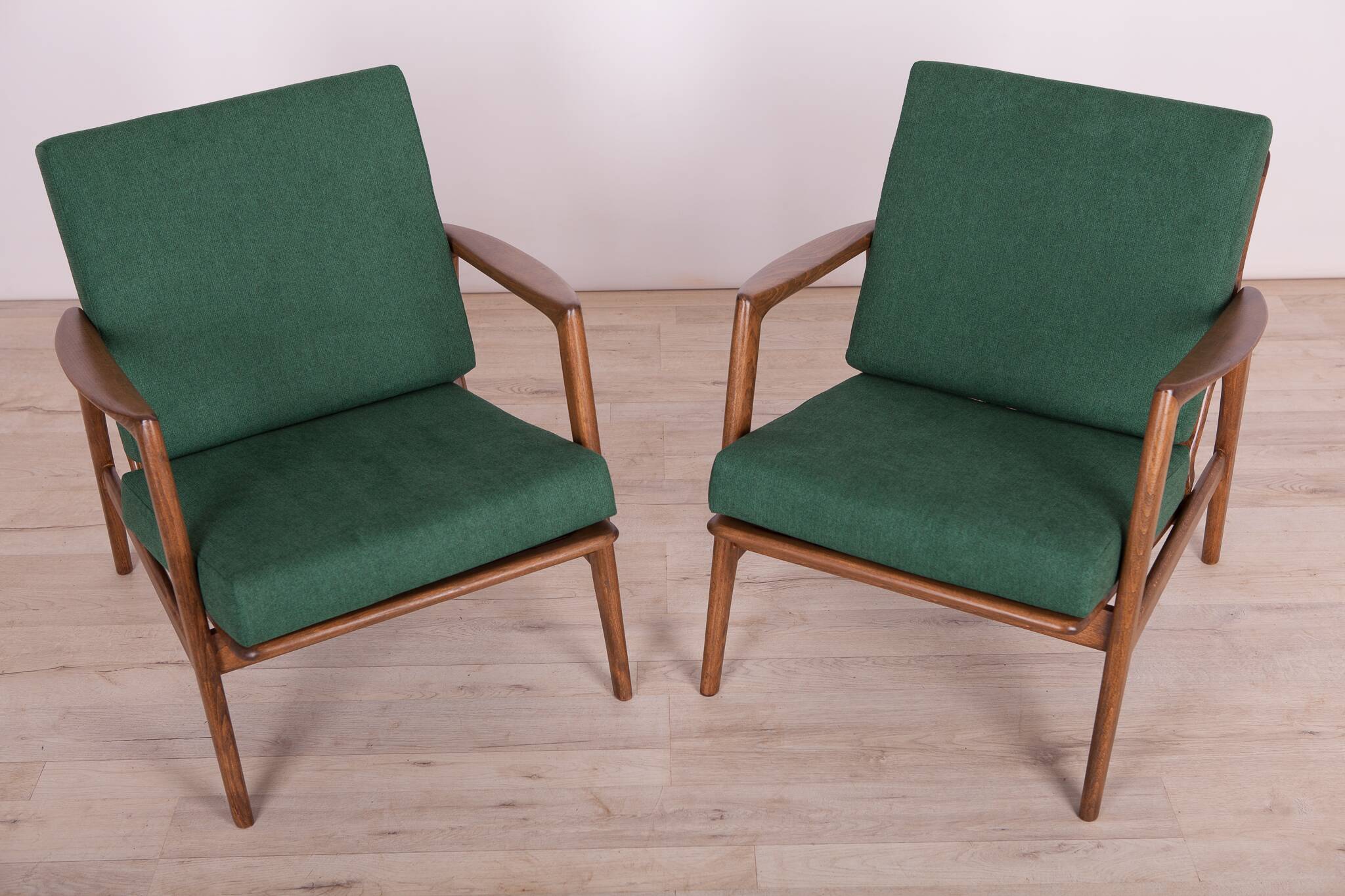 300-139 Armchairs from Swarzędzka, 1960s, Set of 2