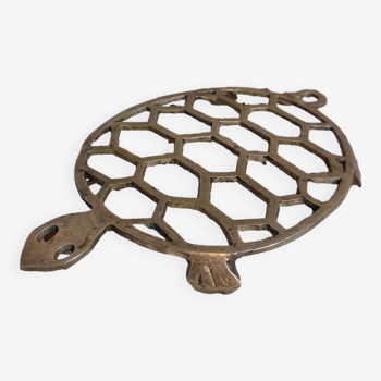 Ancien dessous de plat tortue en laiton