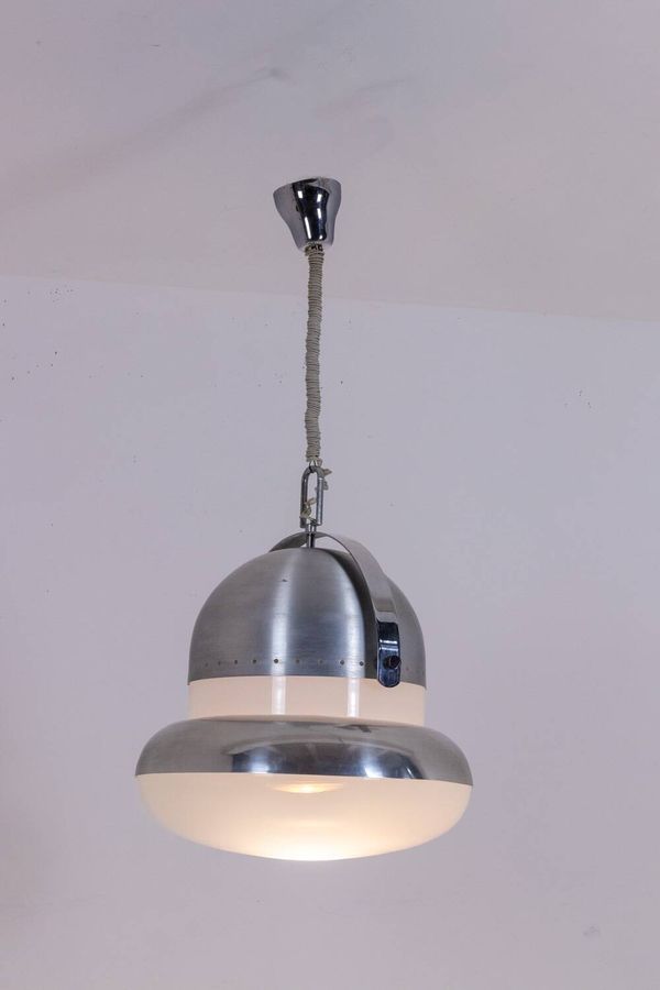 Suspension de Style industriel en métal brossé et opaline. Années 1970.