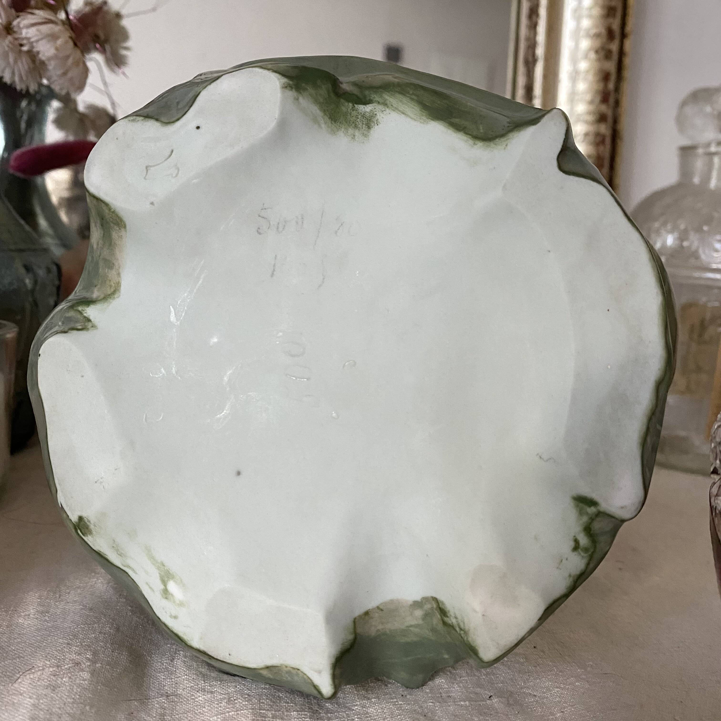 Vase art nouveau en barbotine