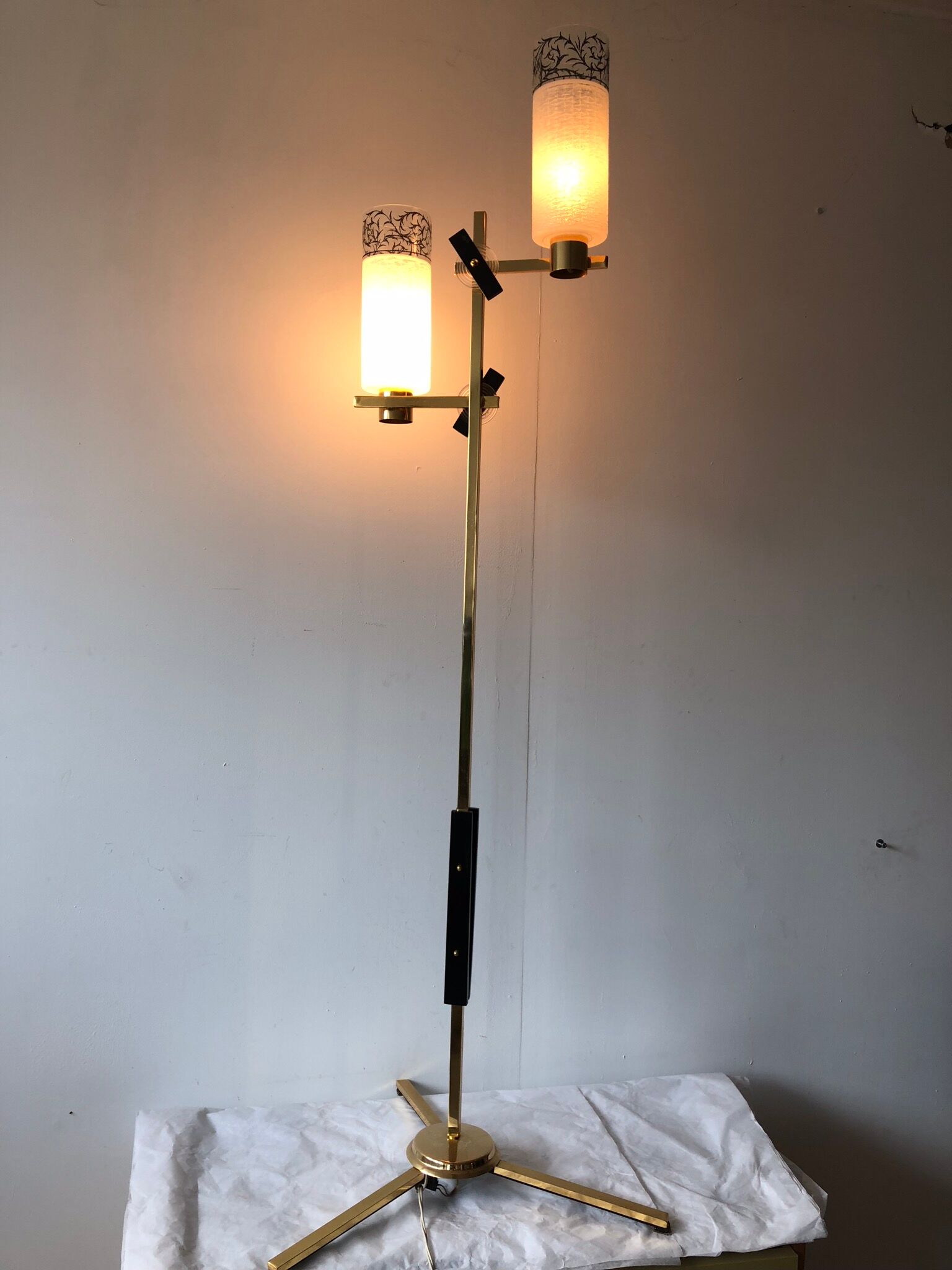 Maison Arlus floor lamp in metal brass and opaline