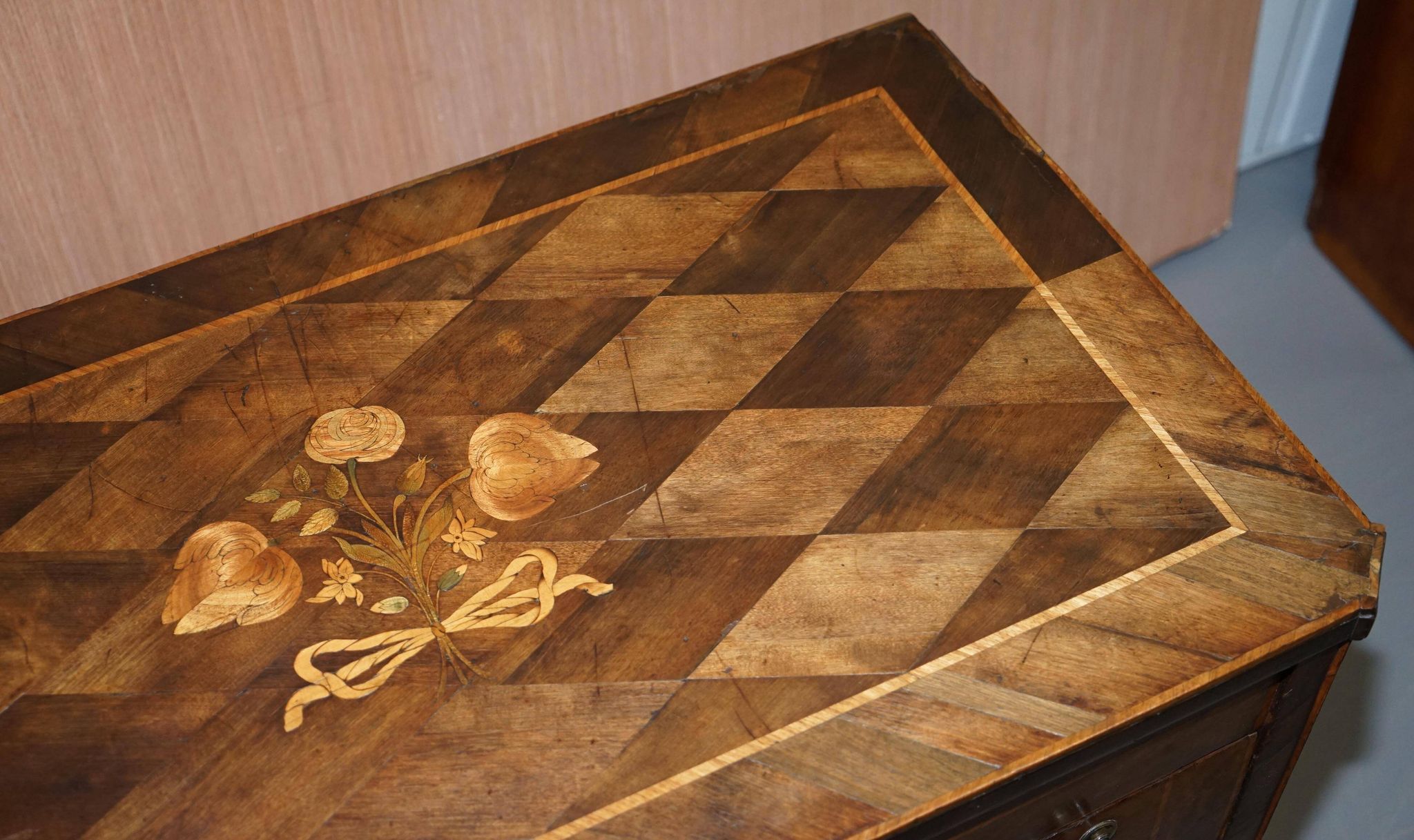Commode parquetry marqueterie continentale circa 1780