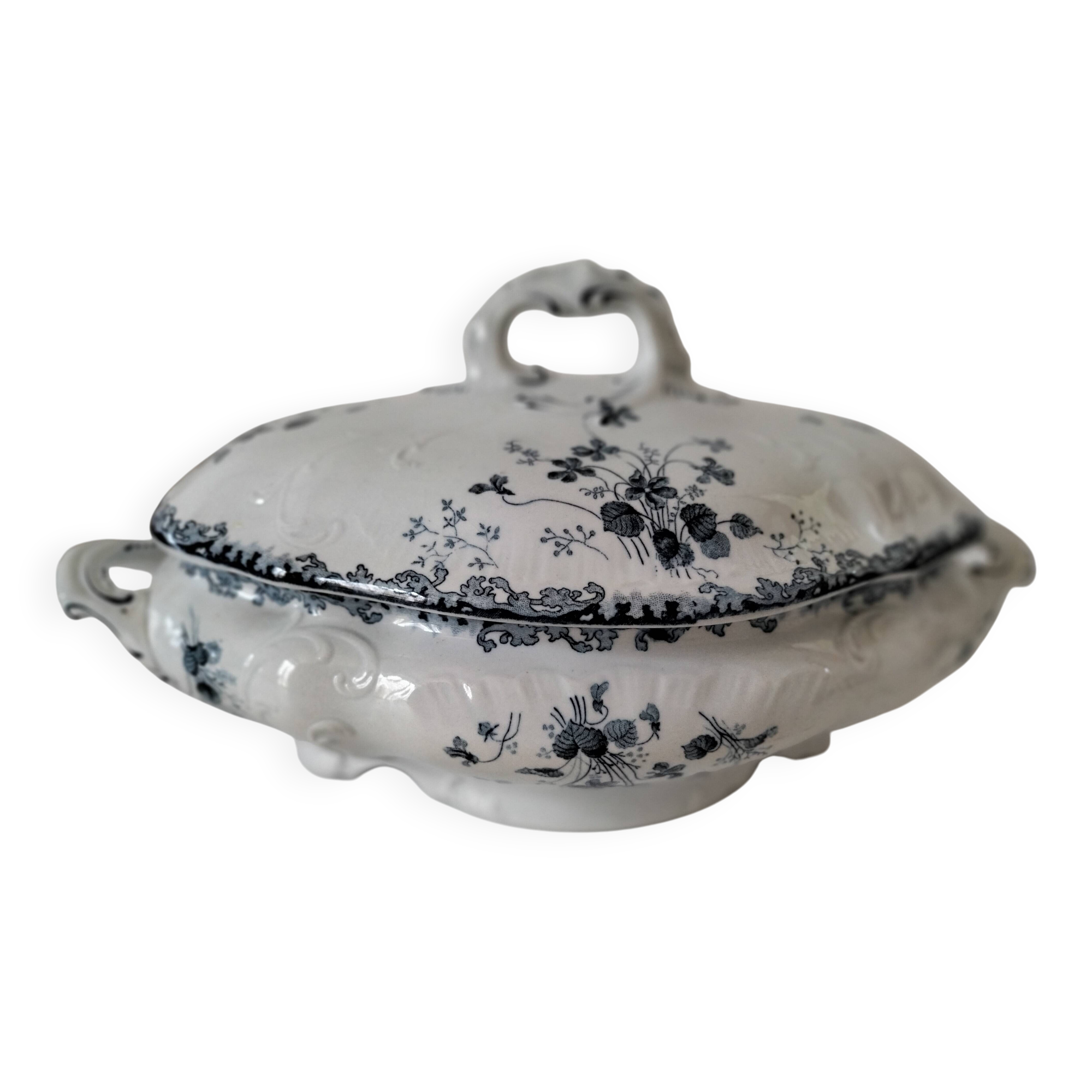 Antique Creil & Montereau soup tureen – sold by E. Bourgeois