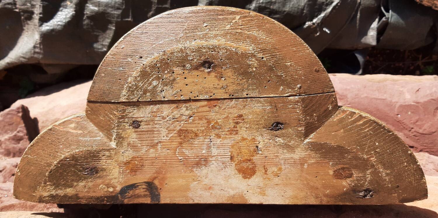 Gilded carved wooden capital, 18th century.